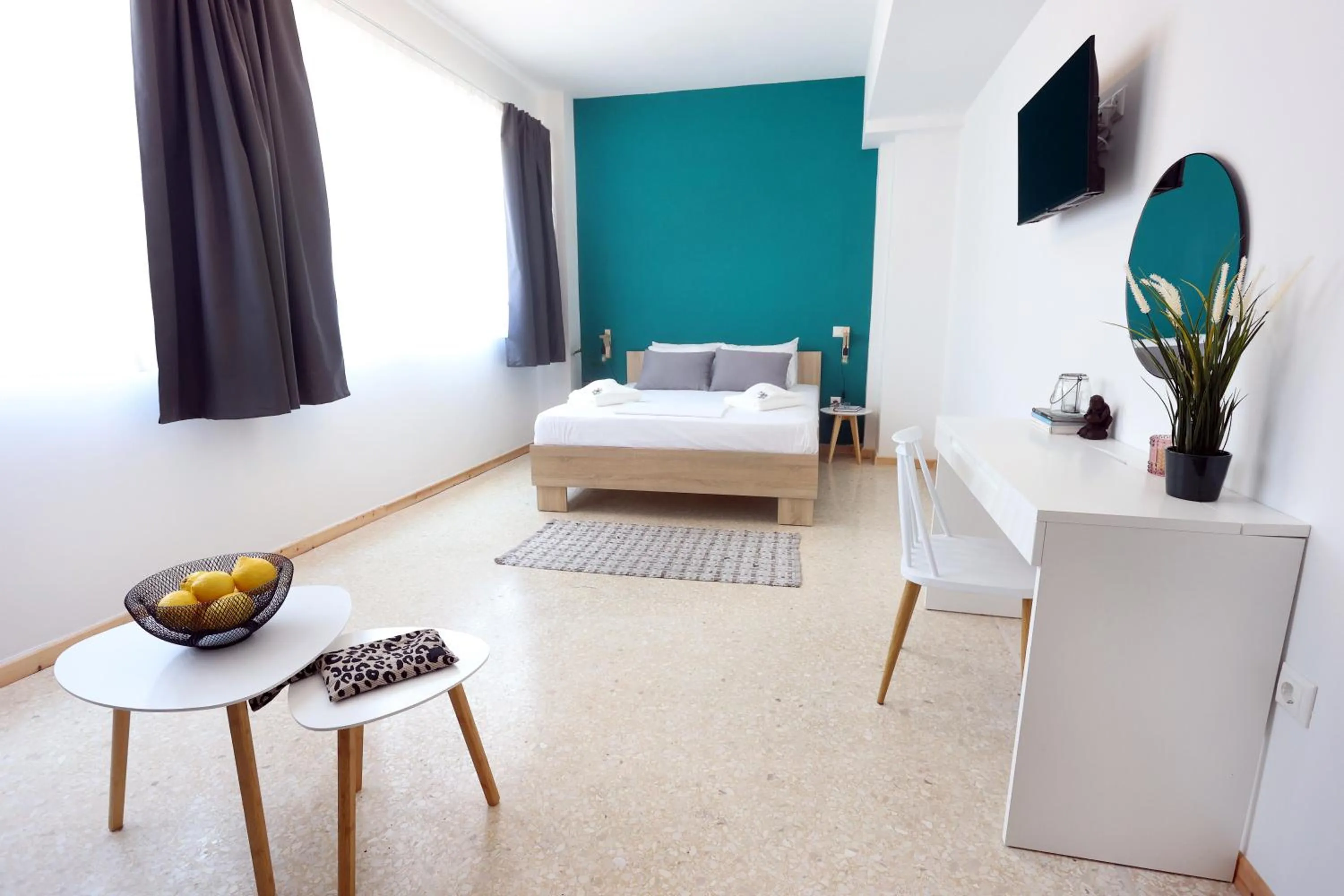 TV and multimedia, Bed in Old Town Hall Suites and Apartments