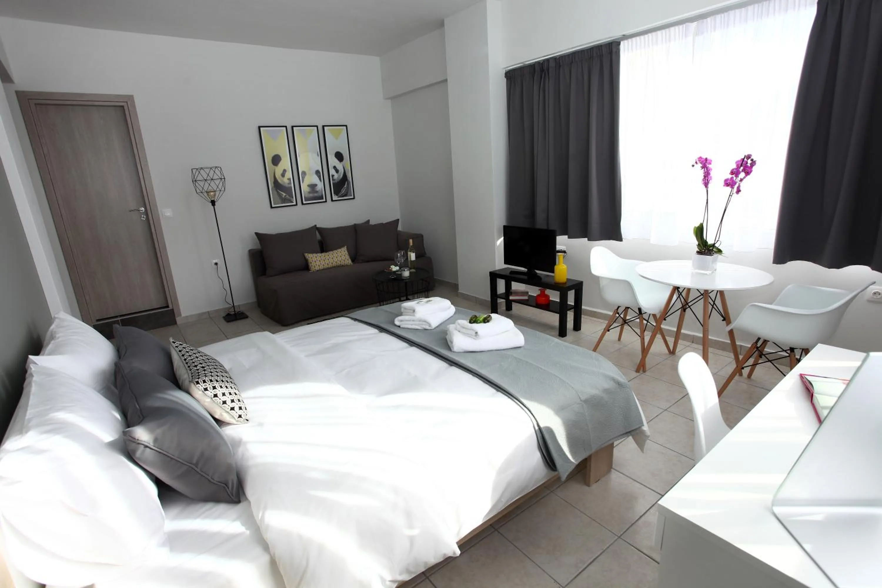 Photo of the whole room, Bed in Old Town Hall Suites and Apartments