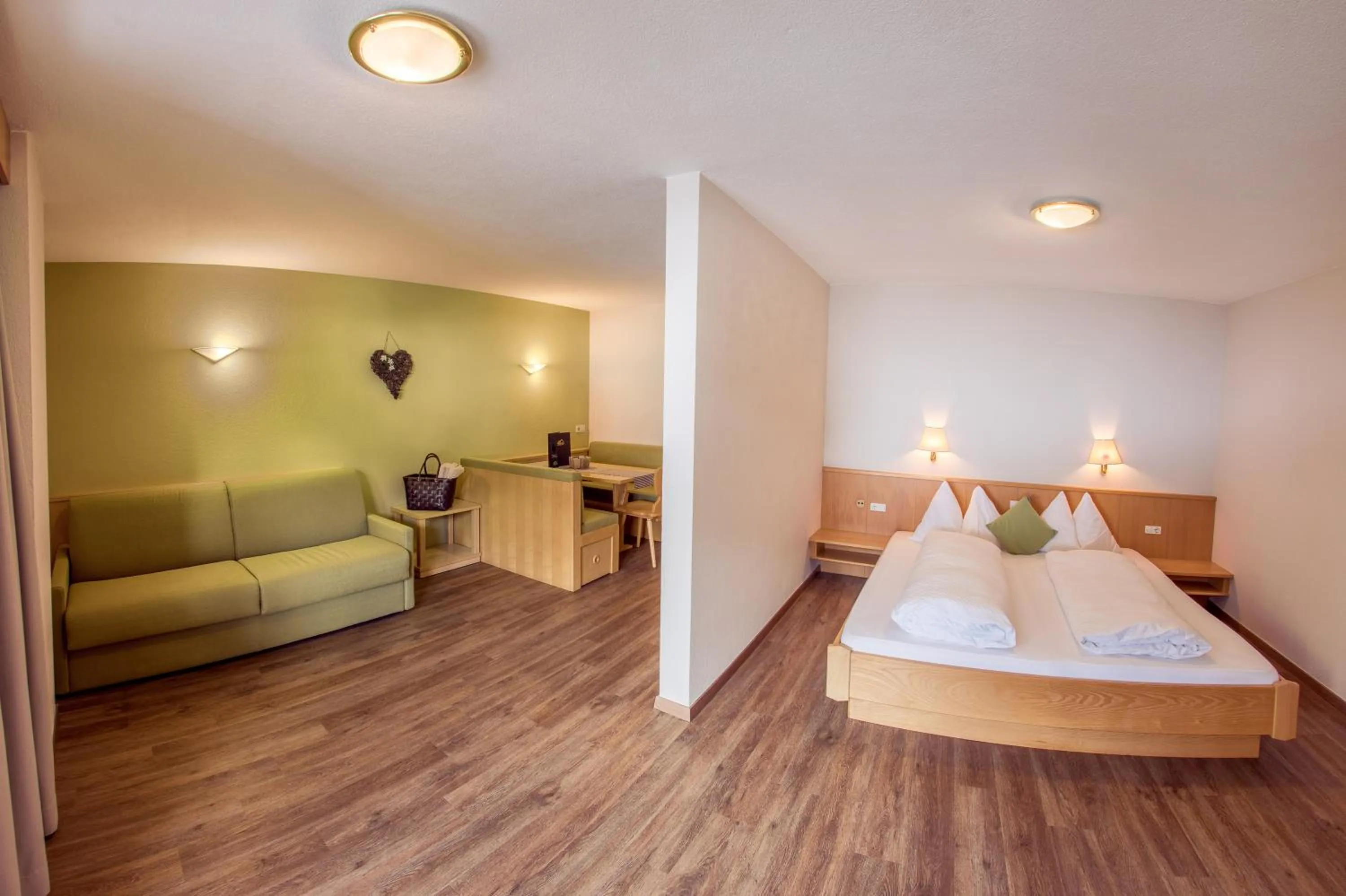 Dining area, Bed in Mountain Living Apartments