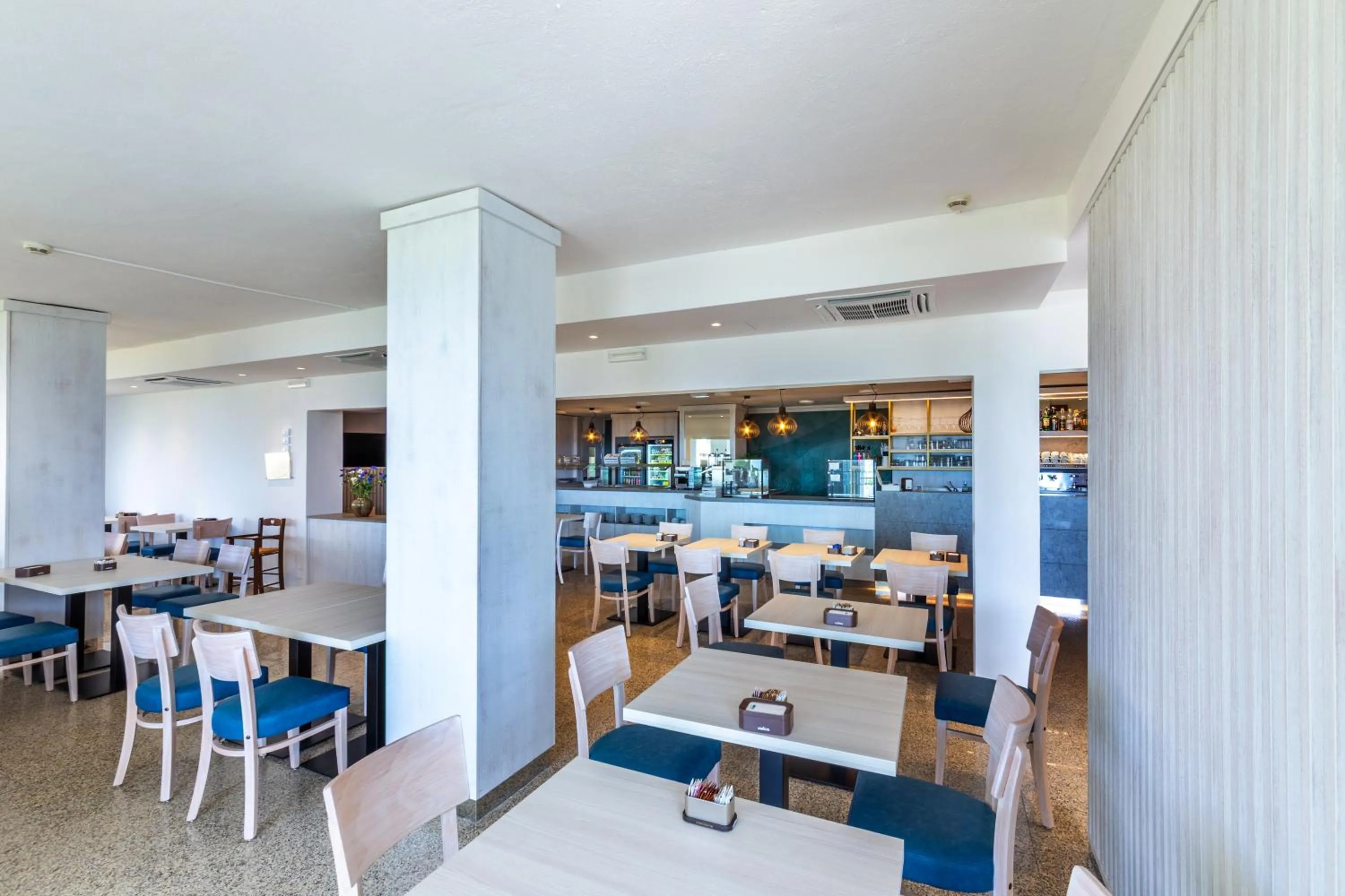 Restaurant/places to eat in Hotel Castello