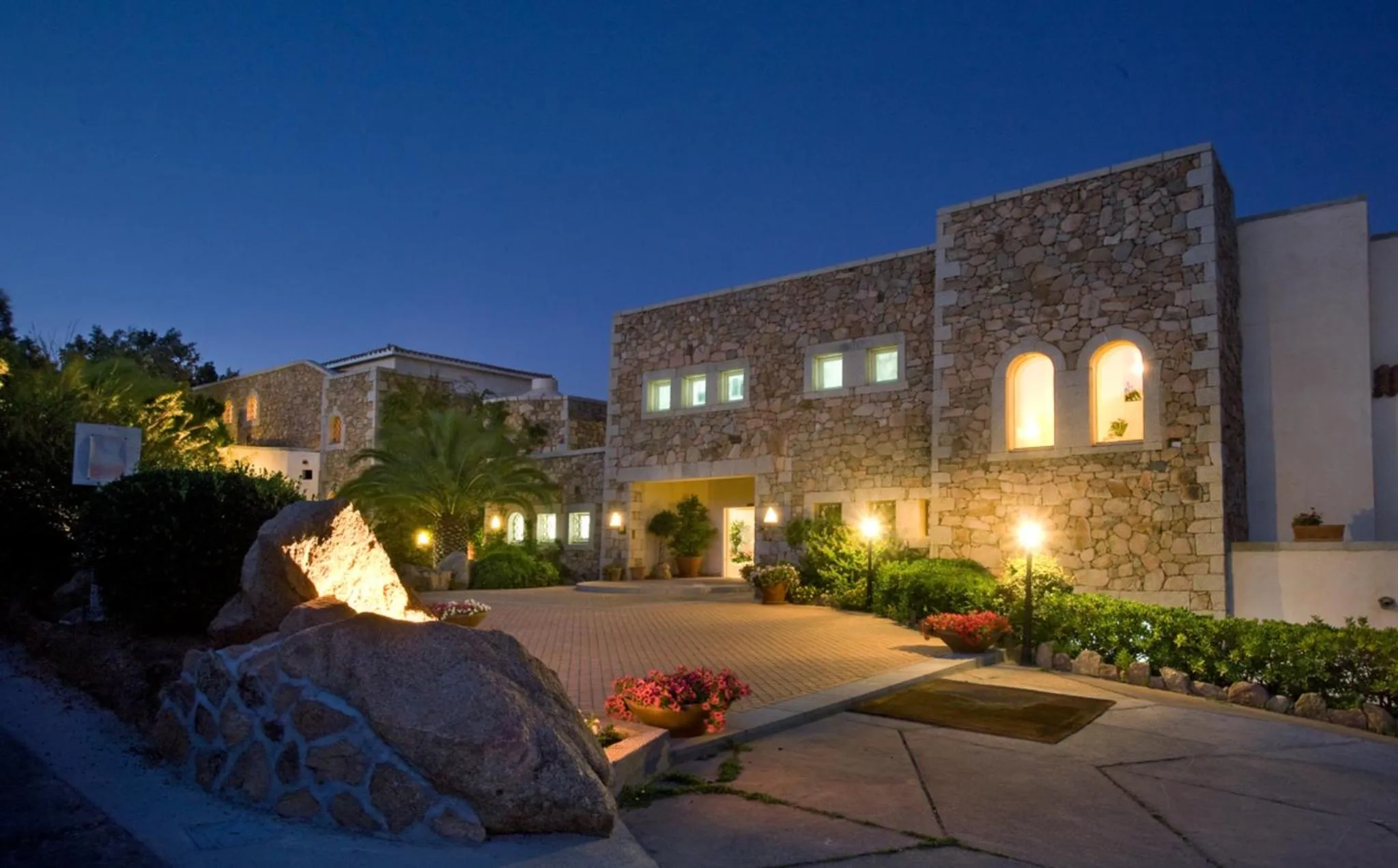 Facade/entrance in Petra Bianca