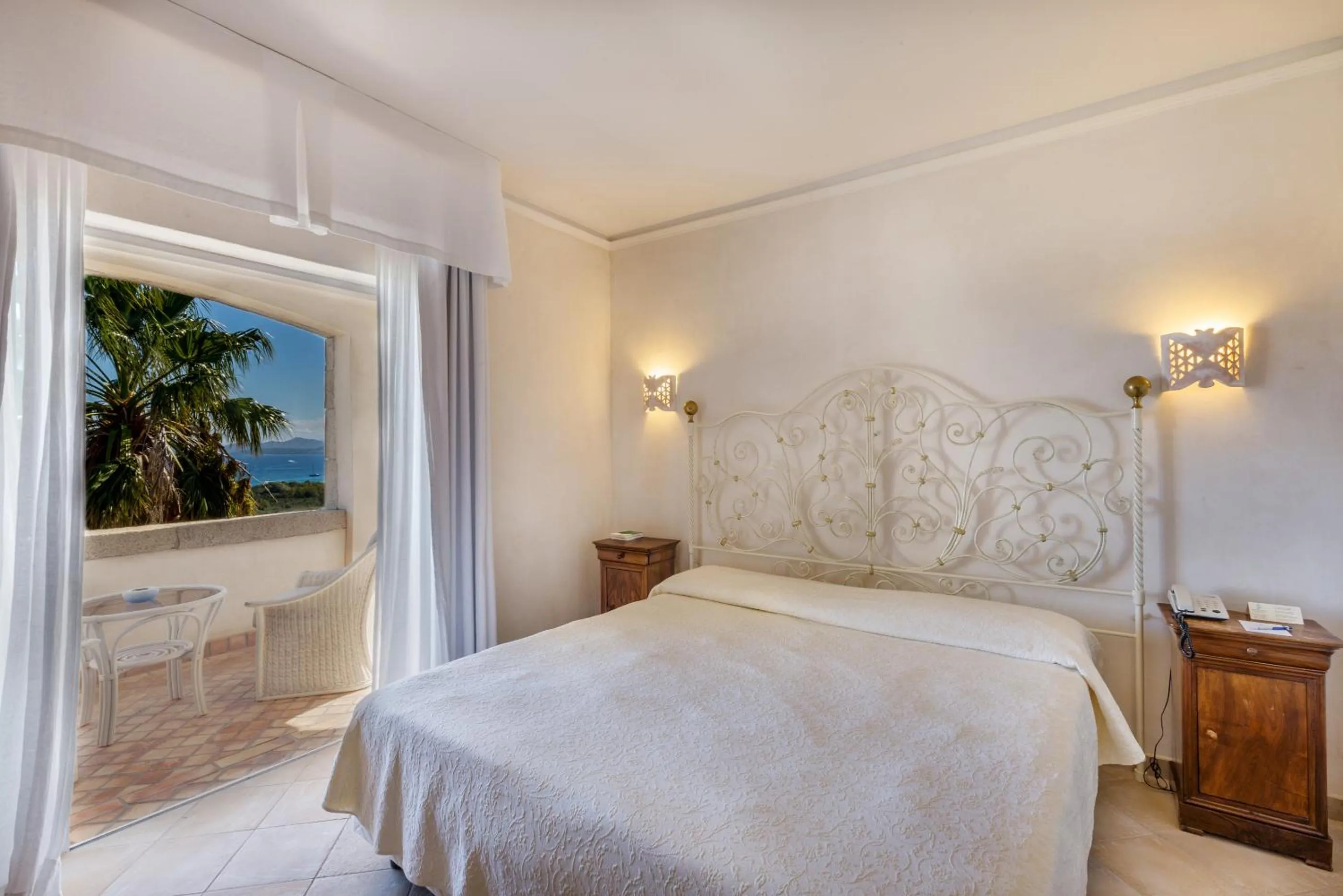 Bedroom, Bed in Petra Bianca