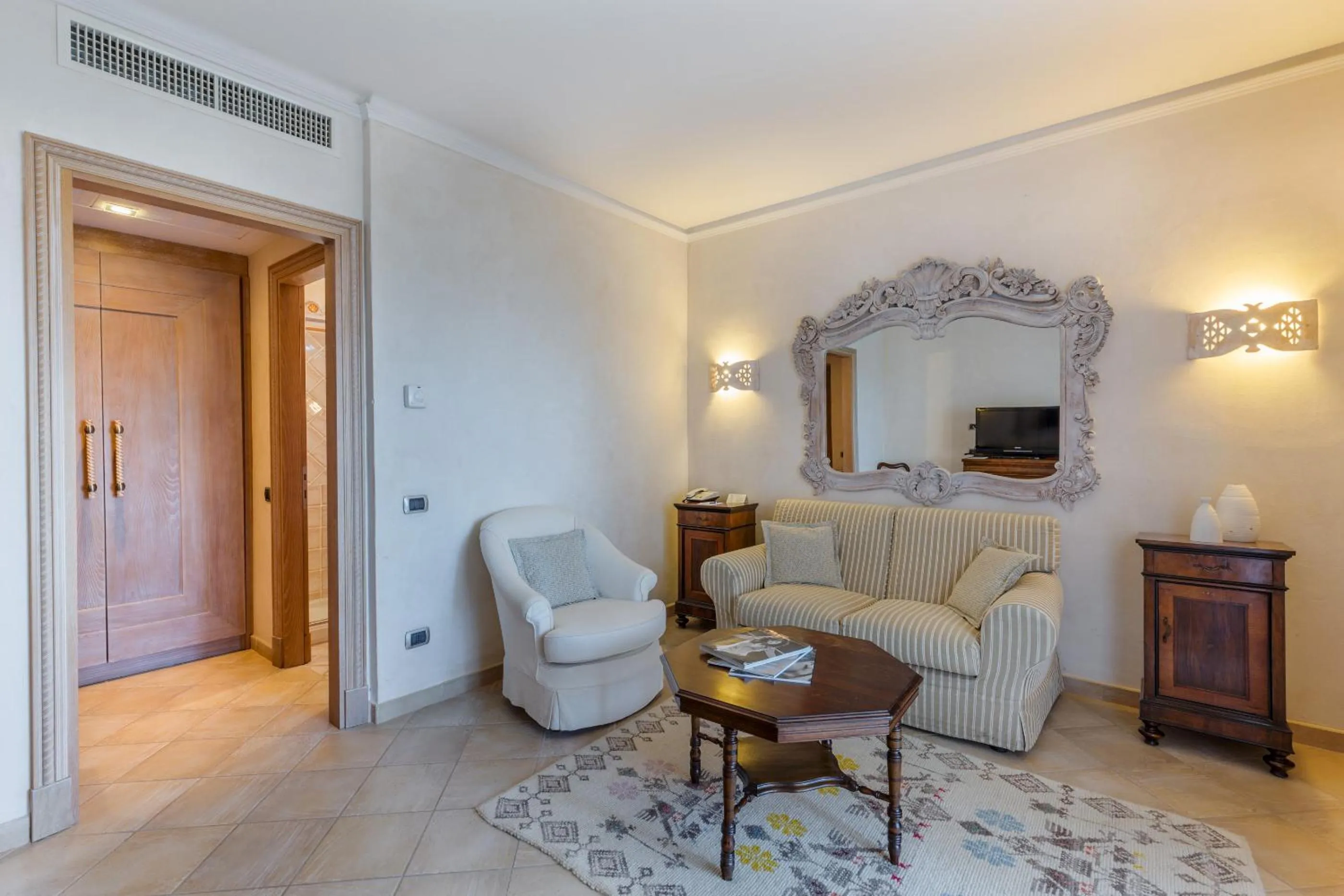 Photo of the whole room in Petra Bianca