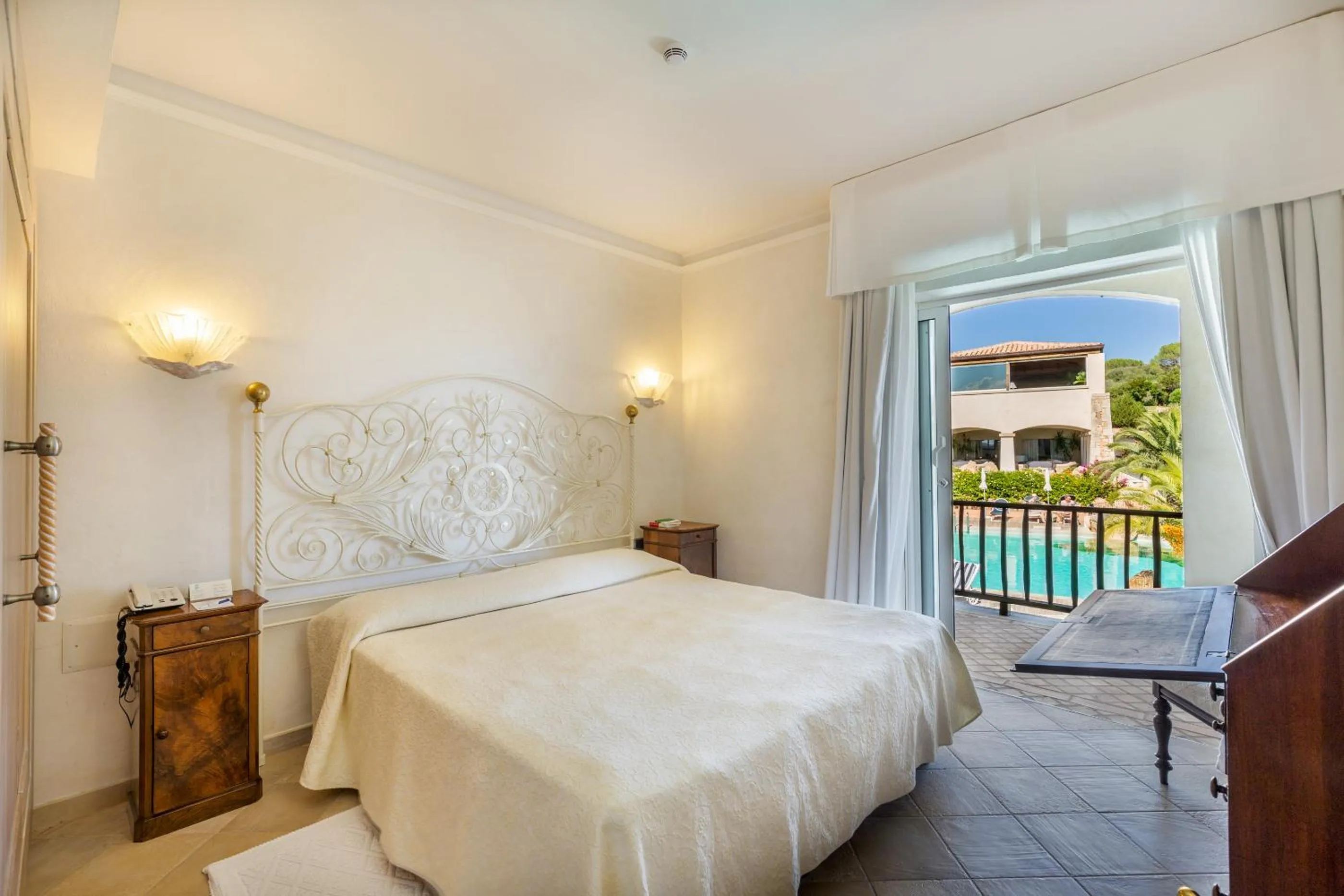 Bedroom, Bed in Petra Bianca