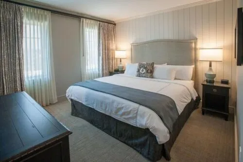 Standard King Room in The Inn at Patrick Square