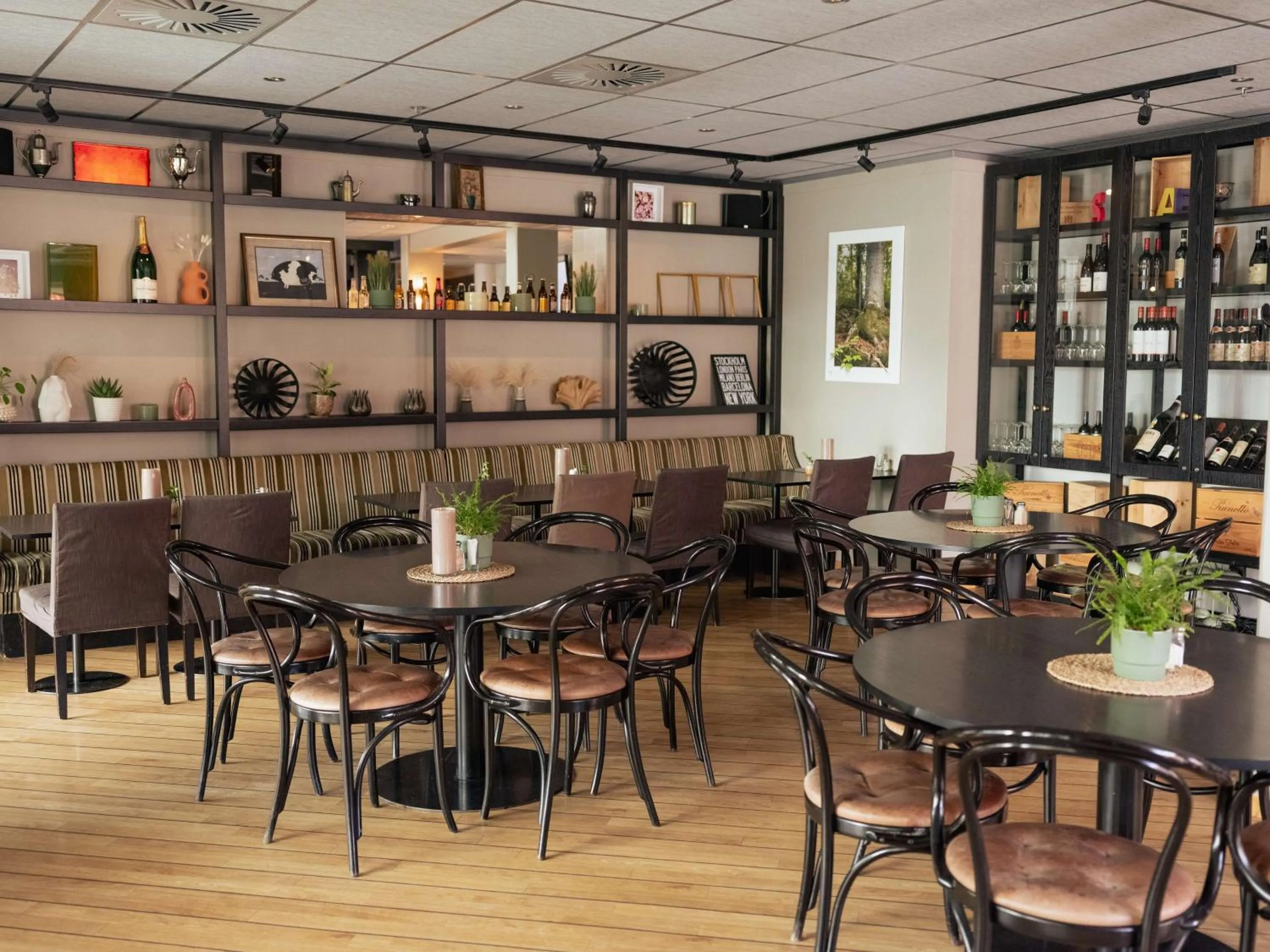 Restaurant/places to eat in Best Western Plus John Bauer Hotel