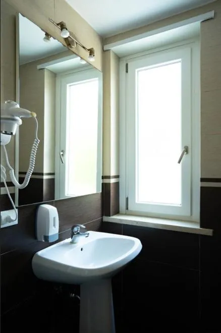 Bathroom in Isa Residence Fiumicino Airport