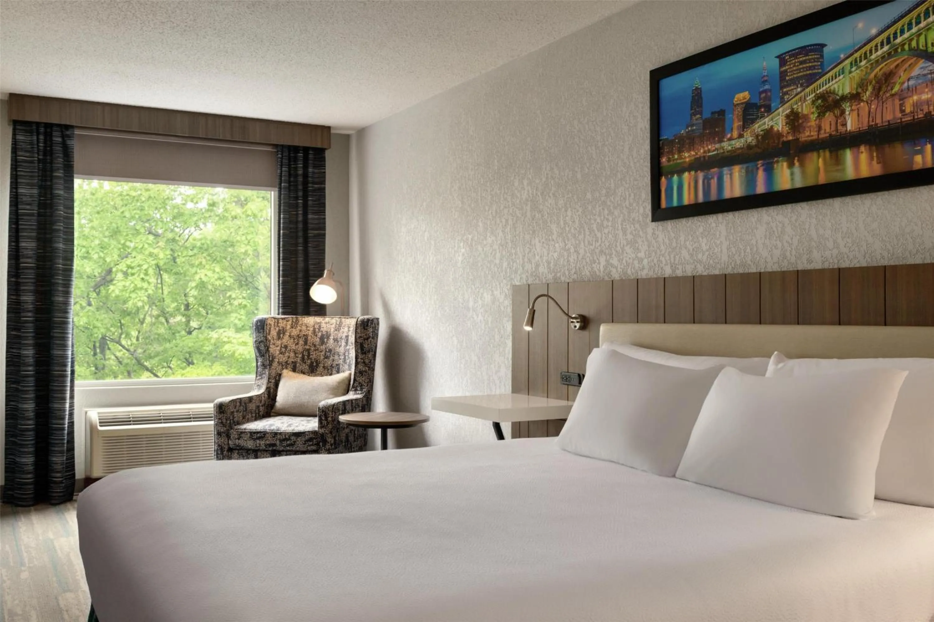 Bed in Hilton Garden Inn Cleveland Airport