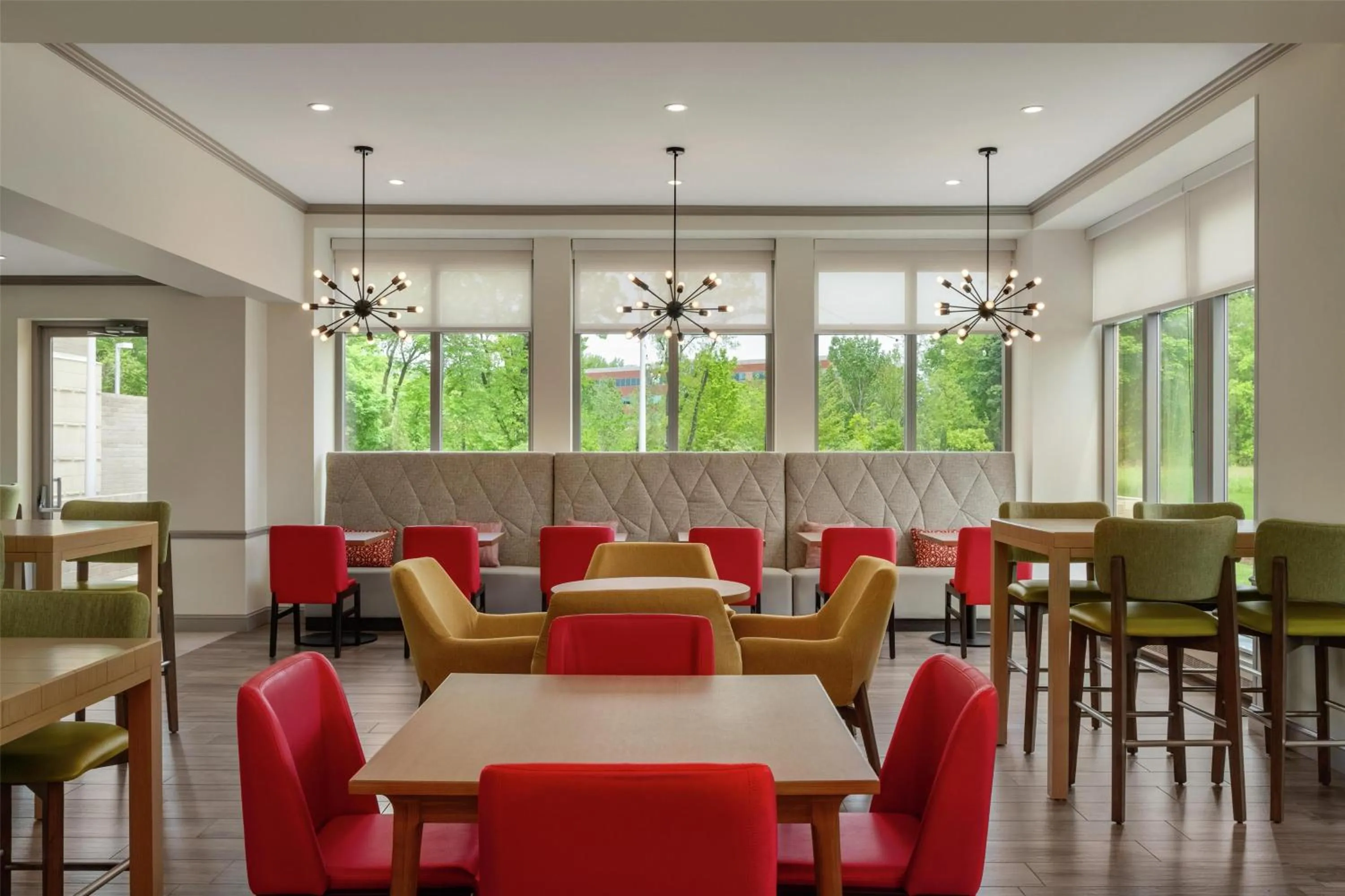 Restaurant/places to eat in Hilton Garden Inn Cleveland Airport