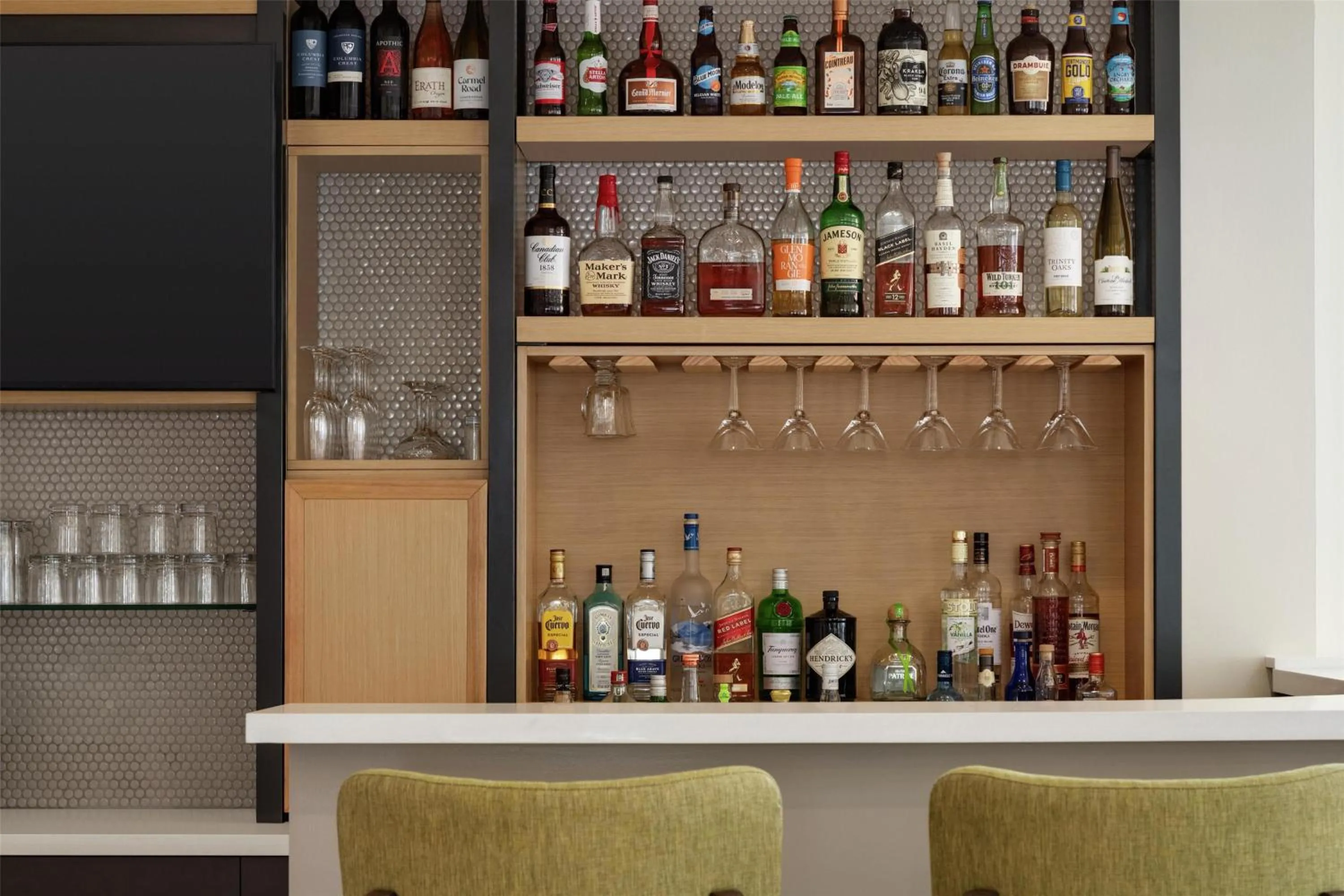 Lounge or bar in Hilton Garden Inn Cleveland Airport