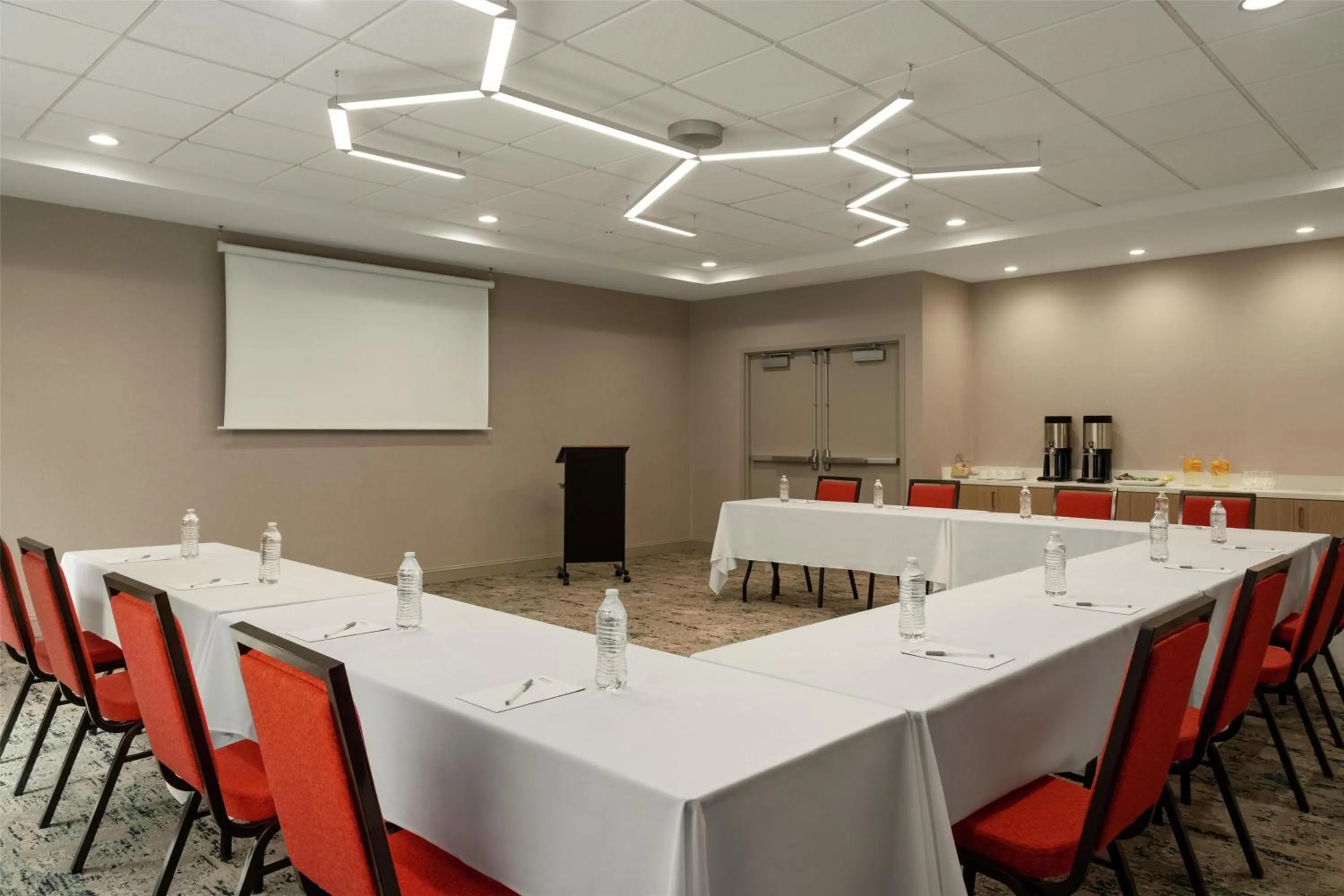 Meeting/conference room in Hilton Garden Inn Cleveland Airport