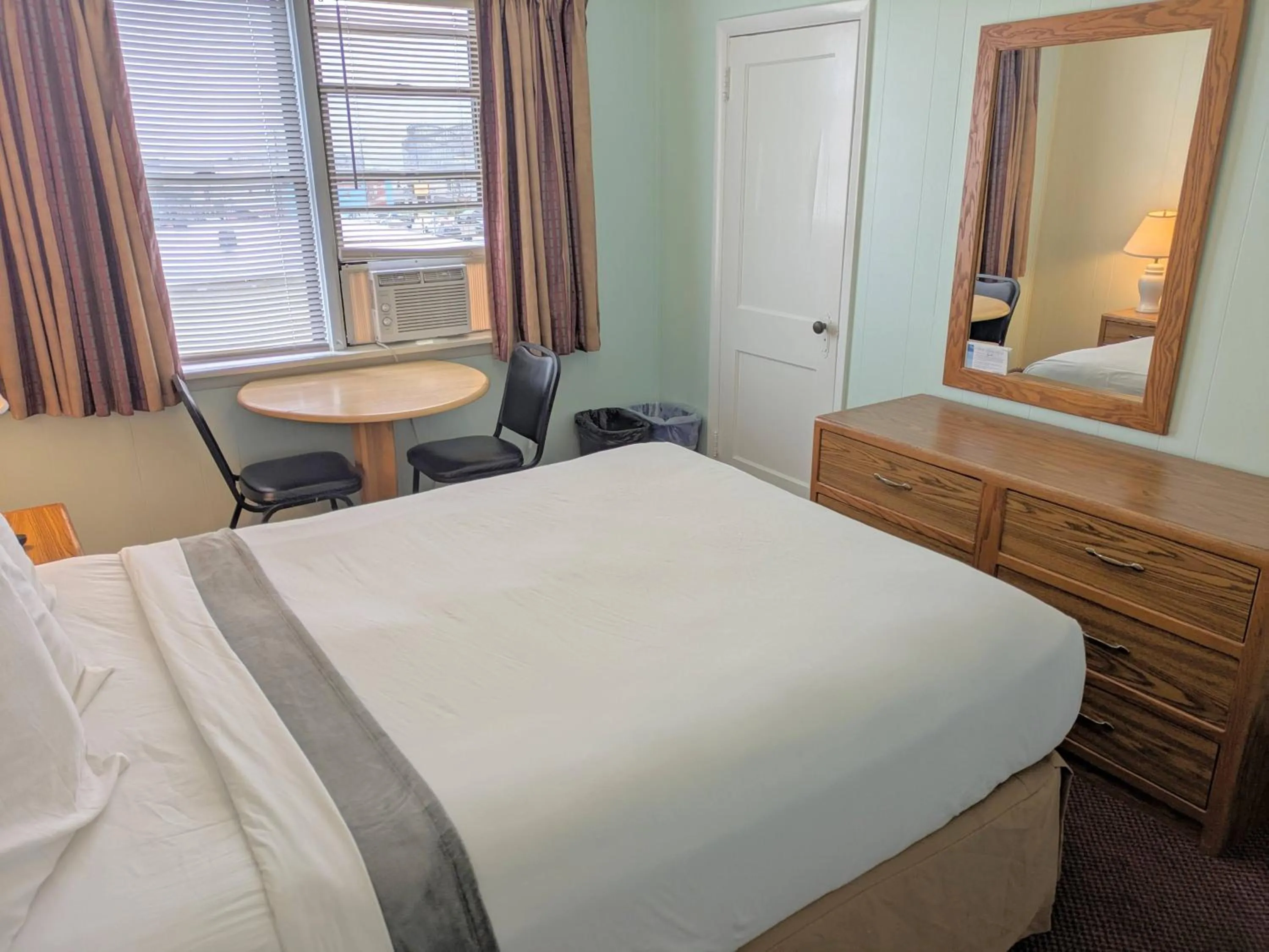 Bedroom, Bed in Key West Hotel