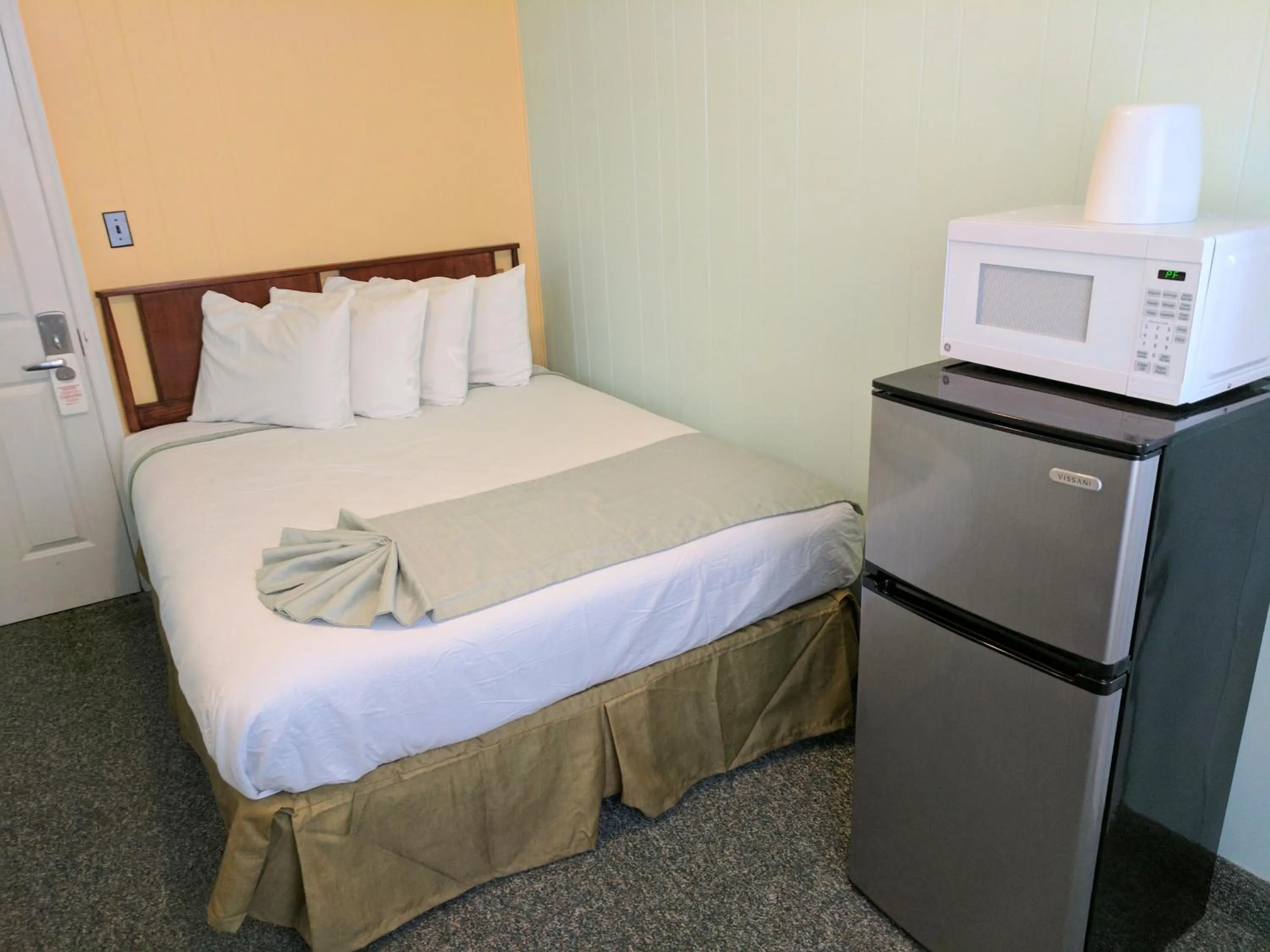 Bedroom, Bed in Key West Hotel