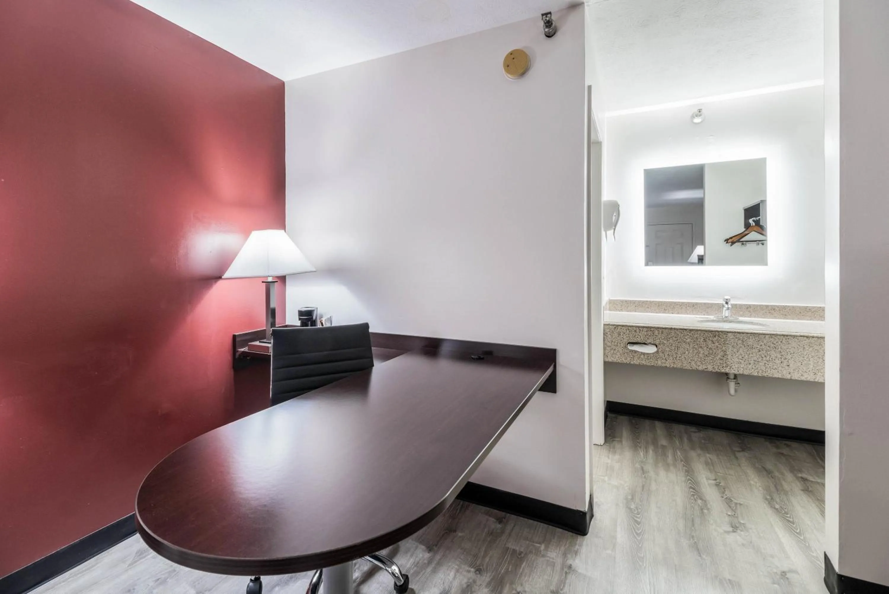 Photo of the whole room in Red Roof Inn Cadiz