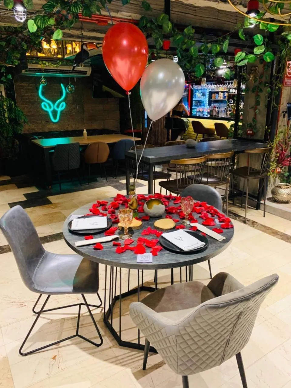 Food and drinks in Hotel D' Leon