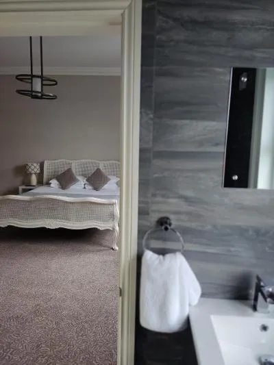 Bed in Woodcote Hotel