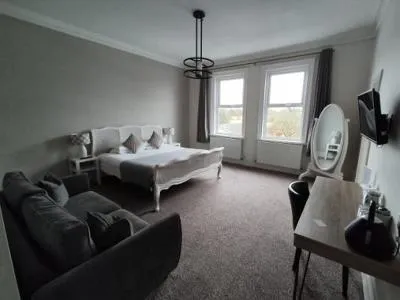 Bed in Woodcote Hotel