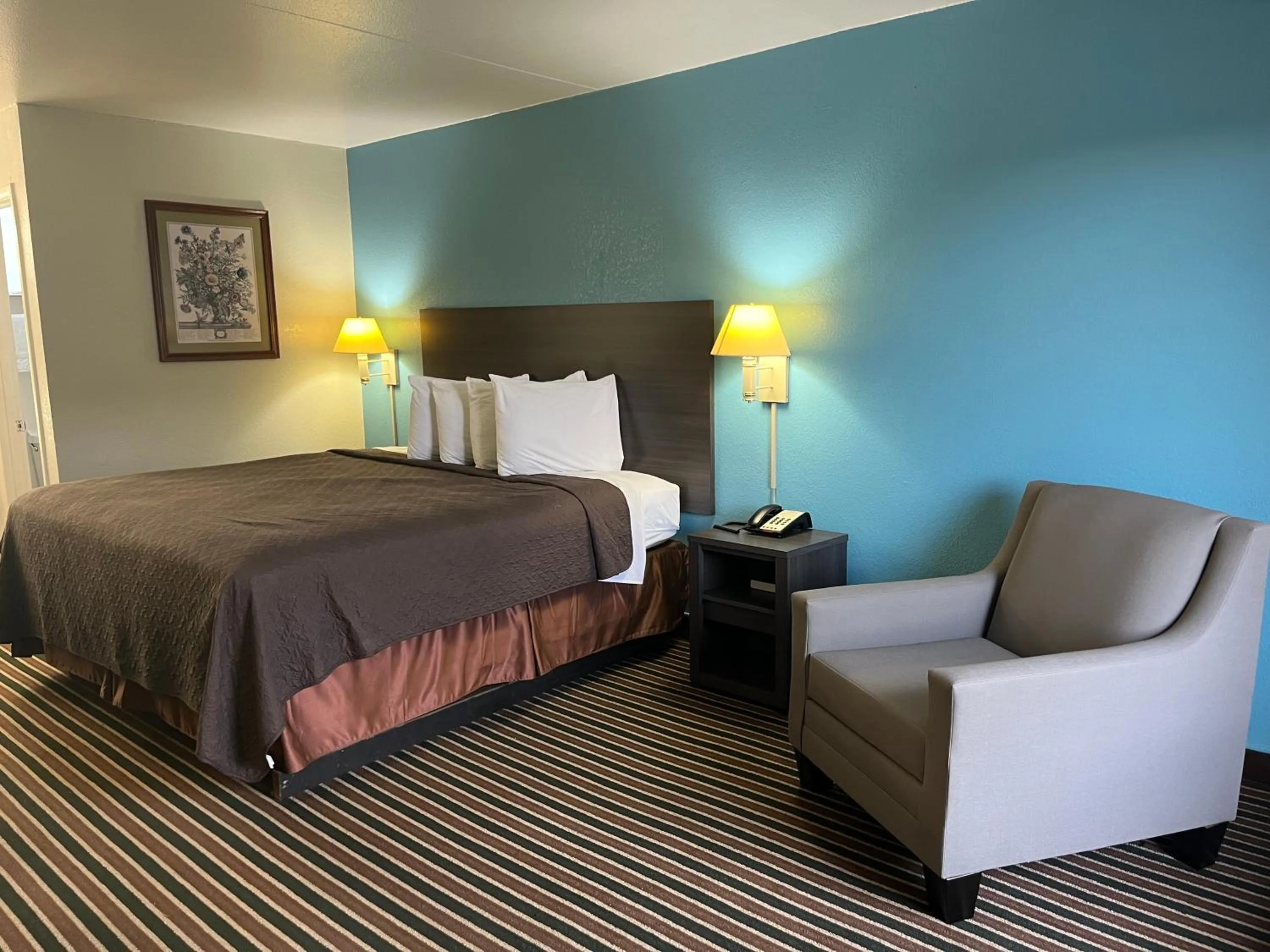 Bed in American Inn Morrilton