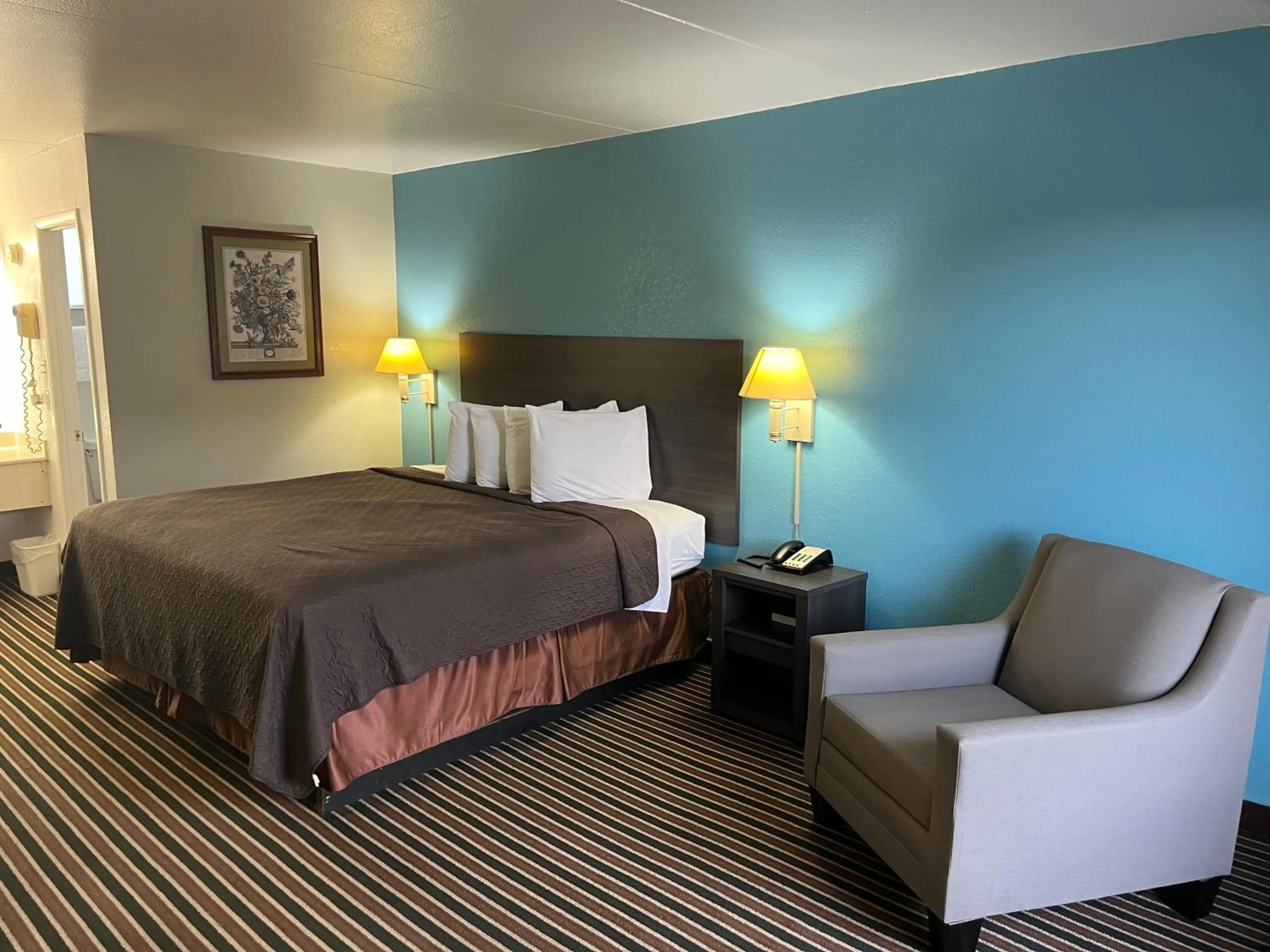 Bed in American Inn Morrilton