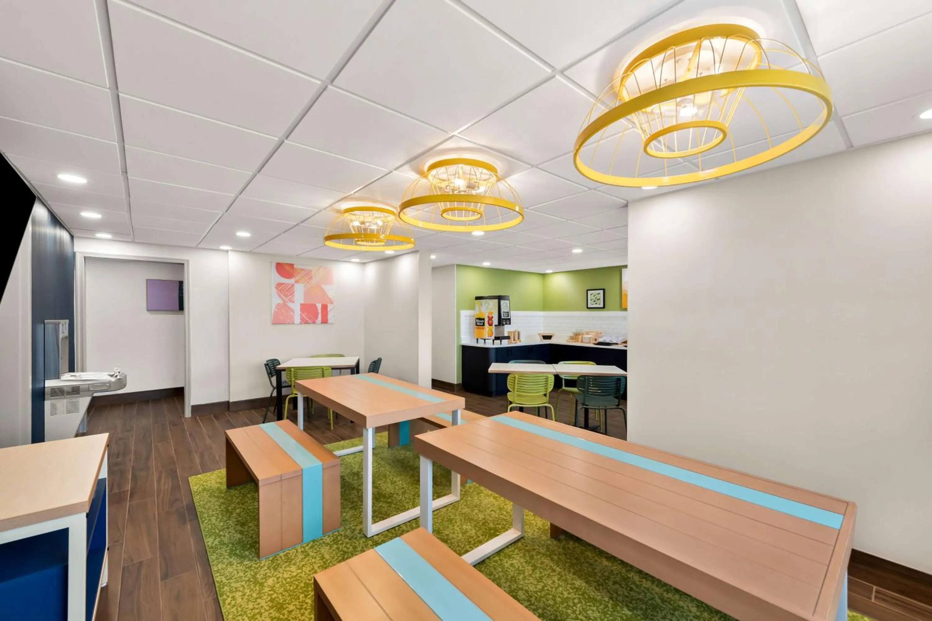 Breakfast in Spark by Hilton Norfolk