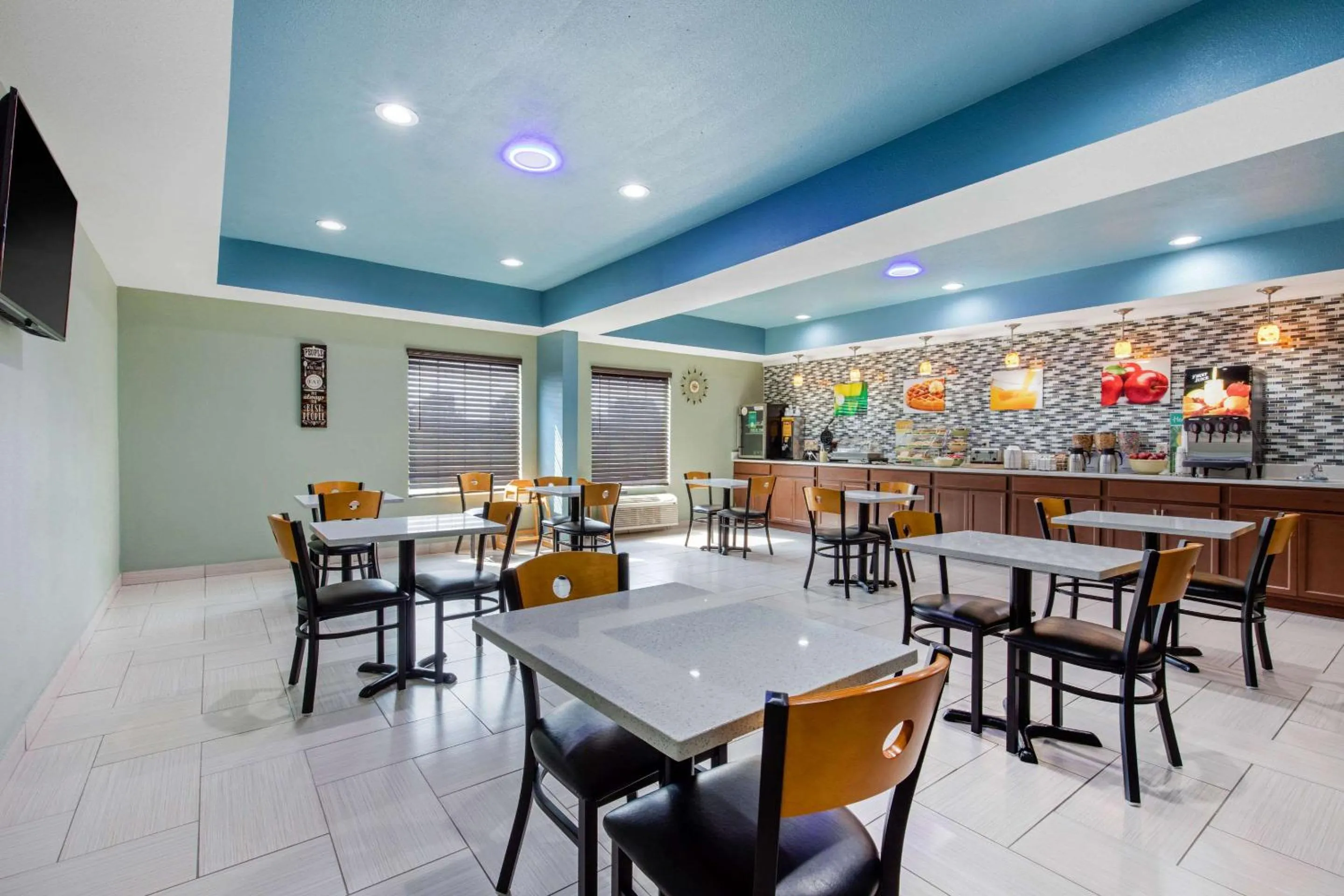 Restaurant/places to eat in Quality Inn Cadiz