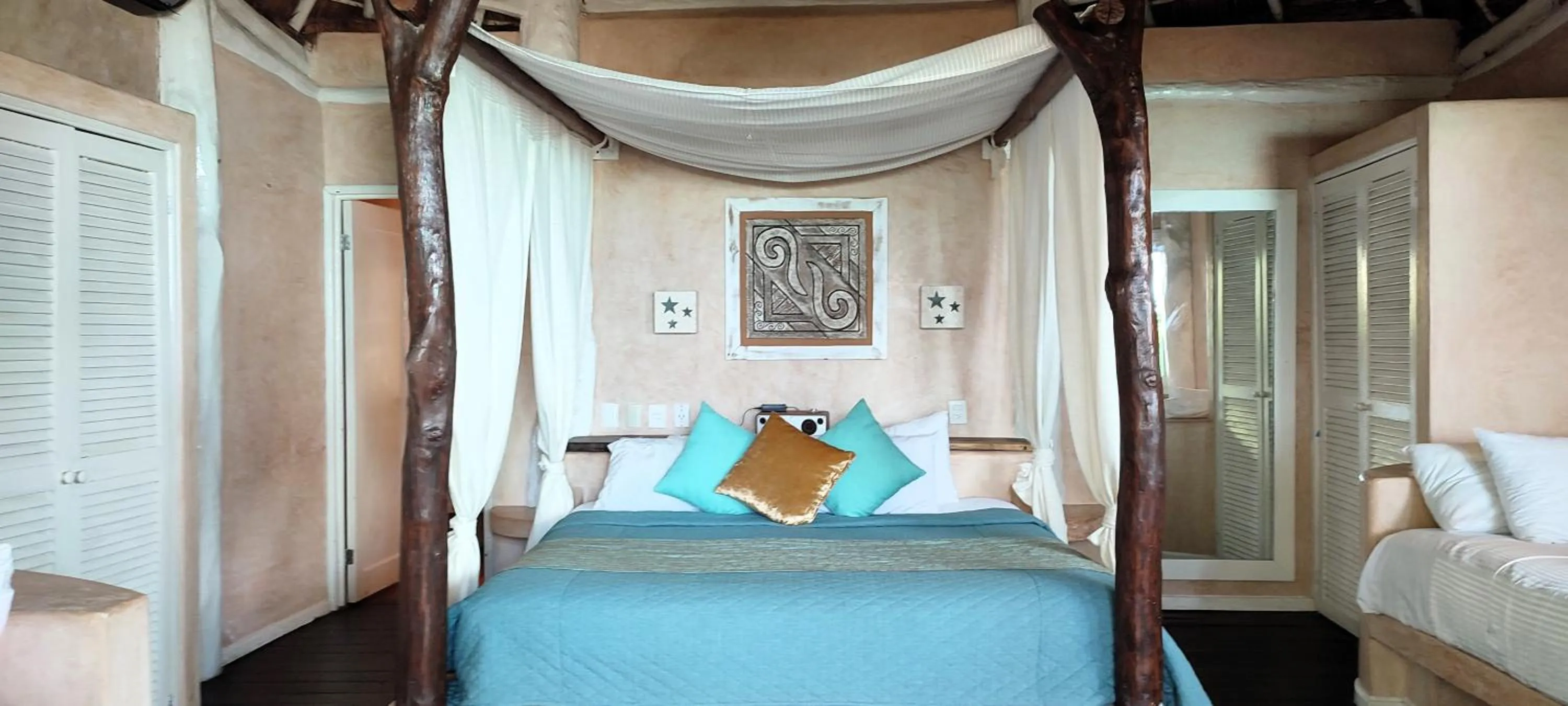 Bed in Villa Las Estrellas Tulum - located at the party zone