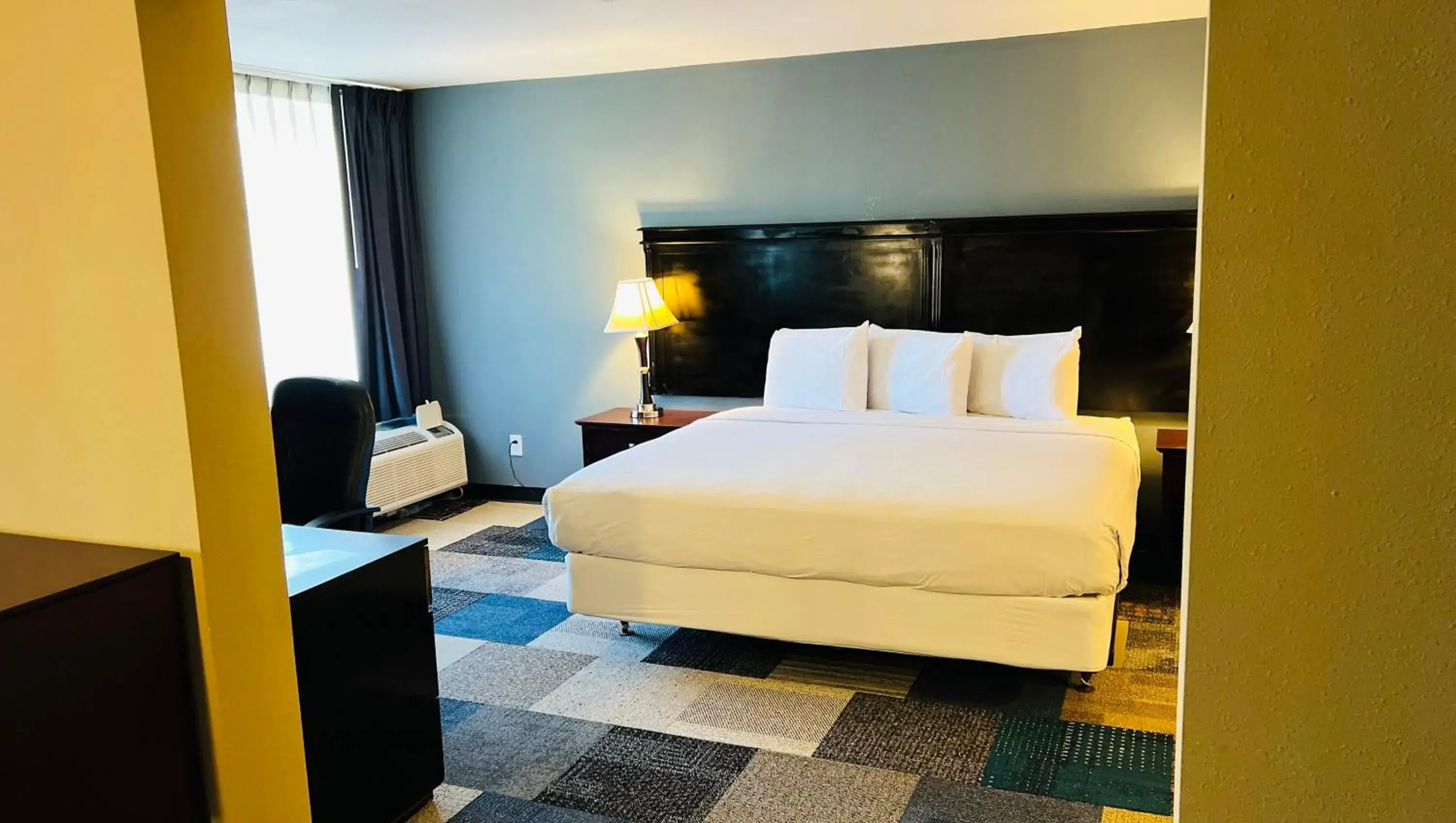 Deluxe Suite in Magnuson Grand Hotel and Conference Center Tyler Deluxe Suite in Magnuson Grand Hotel and Conference Center Tyler