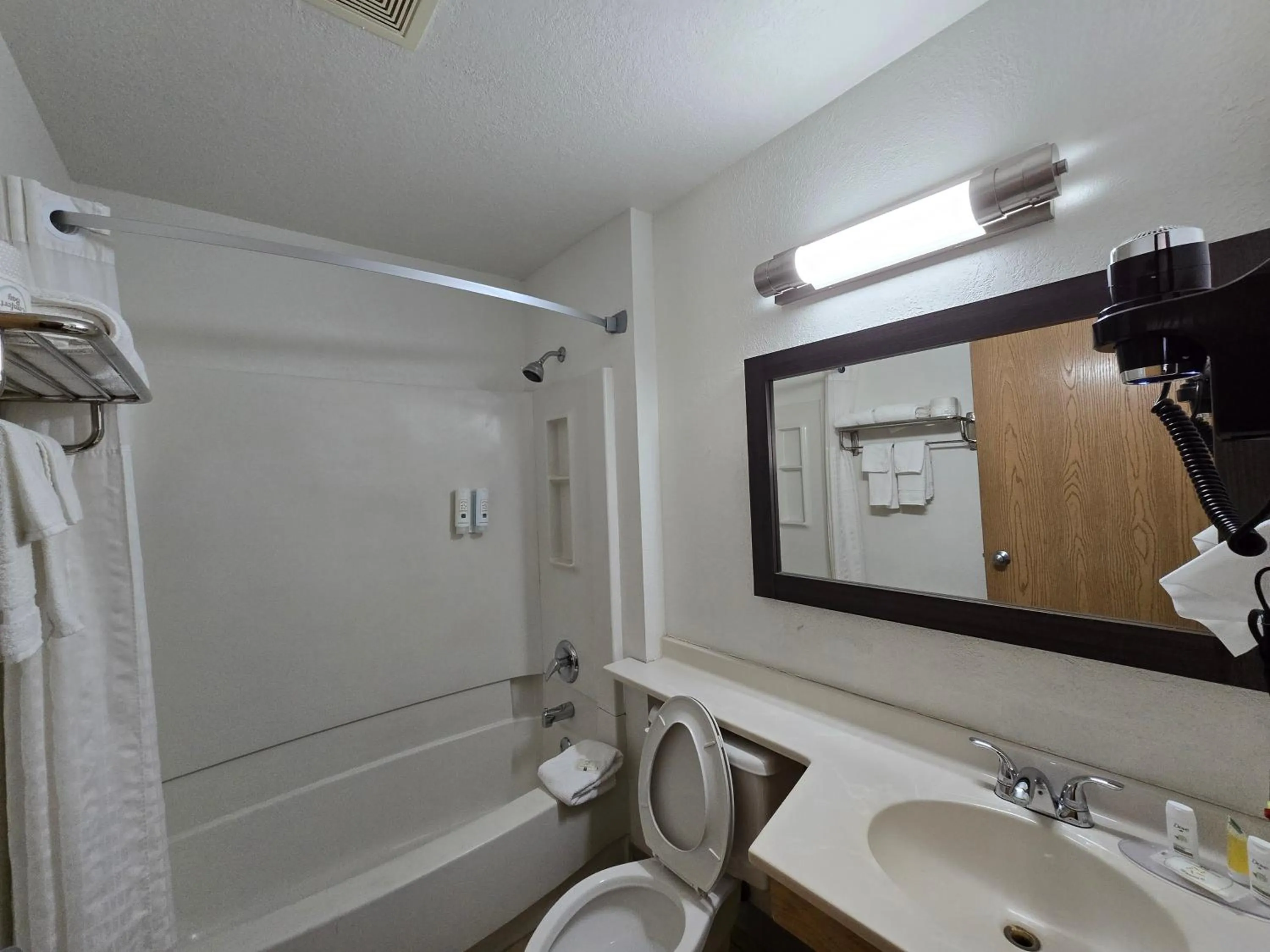 Shower in Quality Inn Johnstown