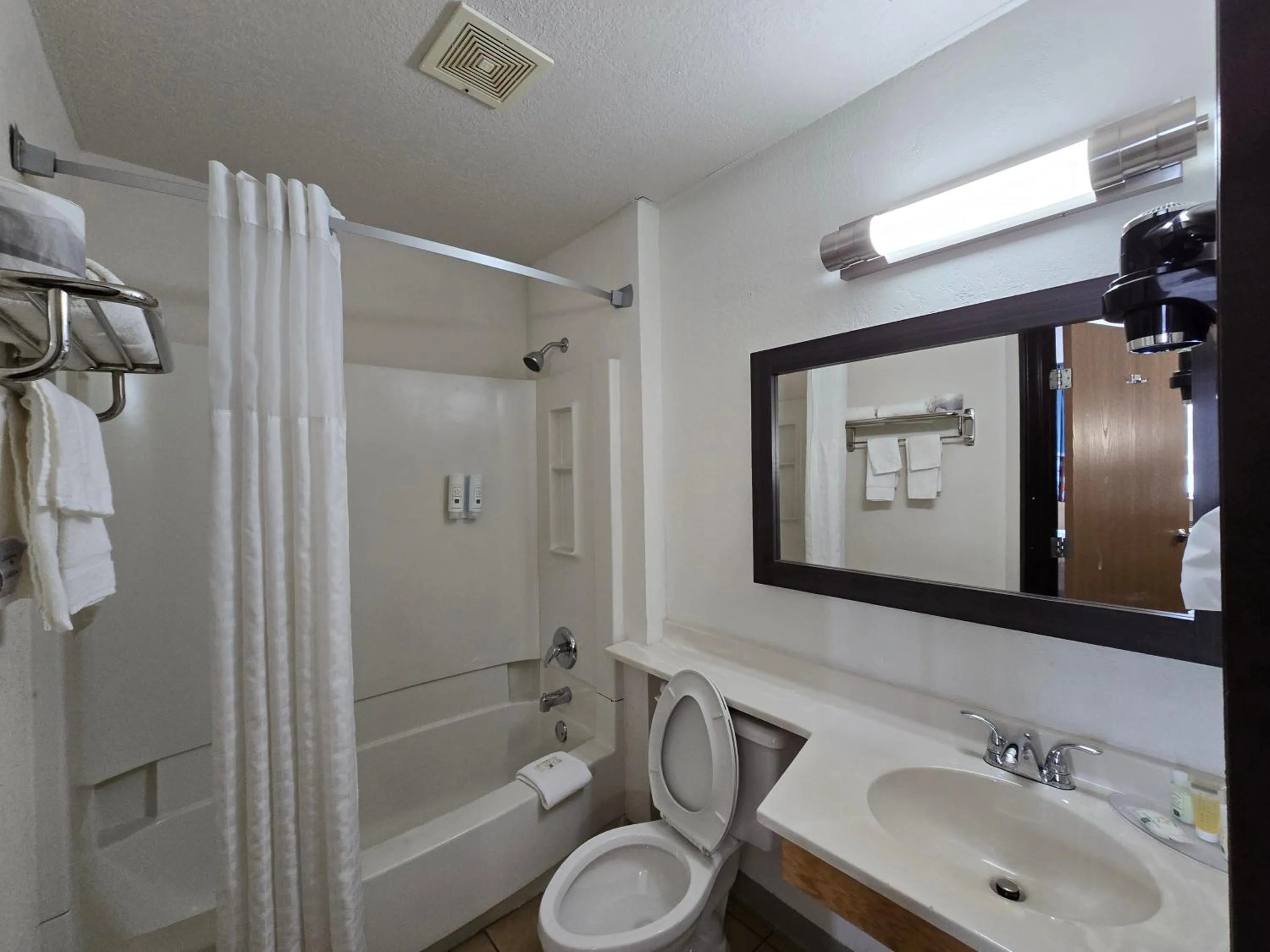 Shower in Quality Inn Johnstown