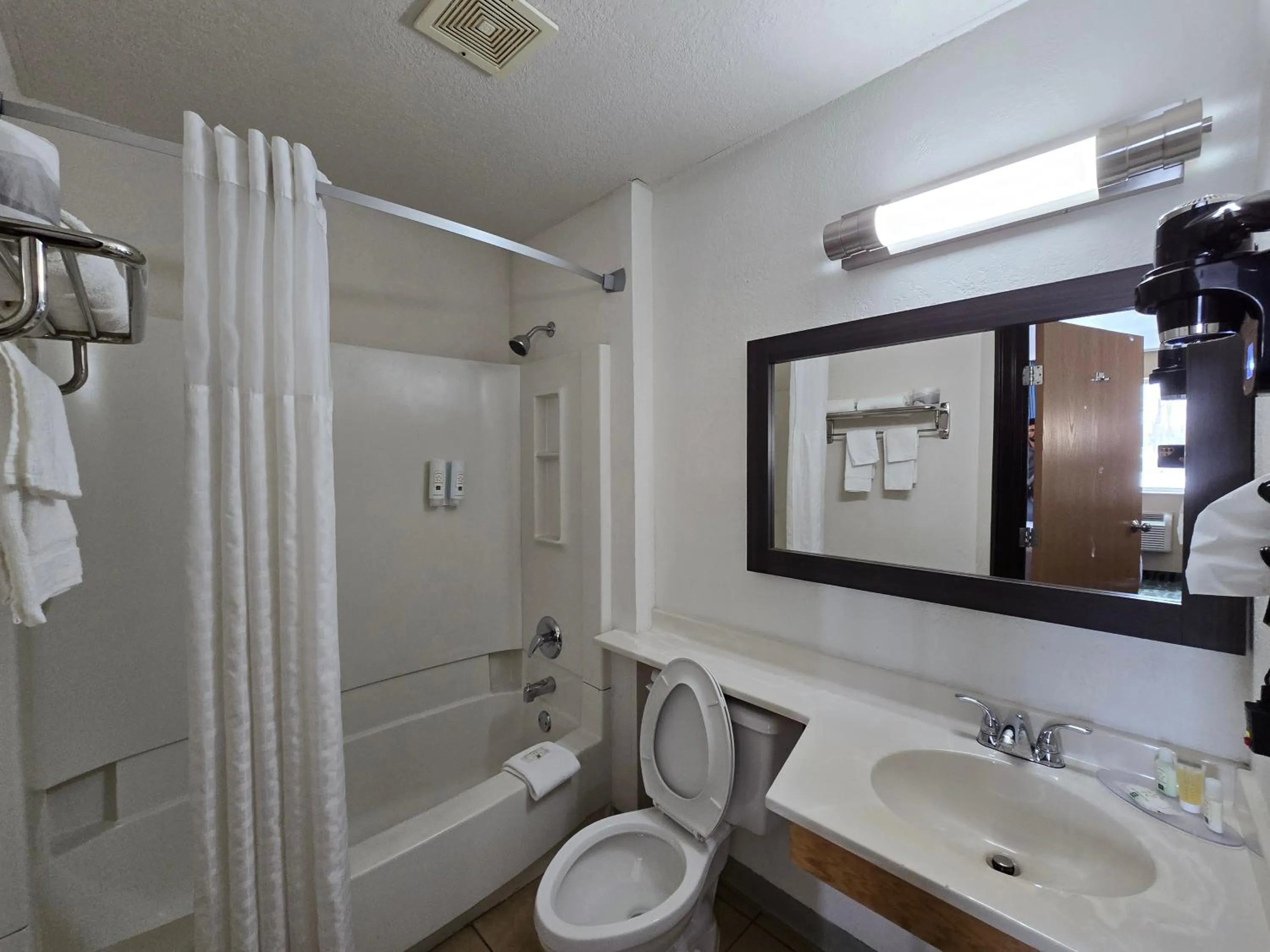 Shower in Quality Inn Johnstown