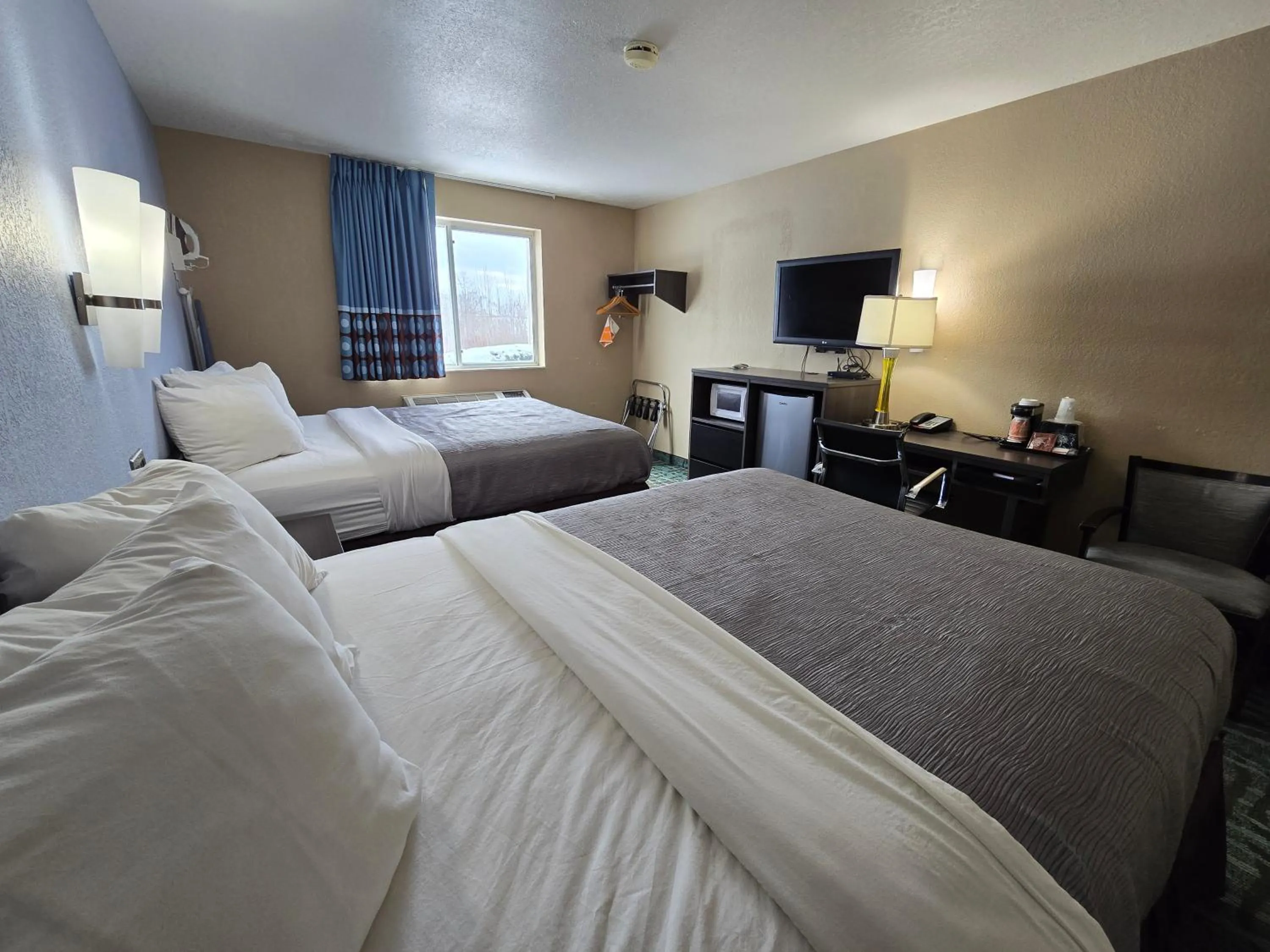Photo of the whole room, Bed in Quality Inn Johnstown