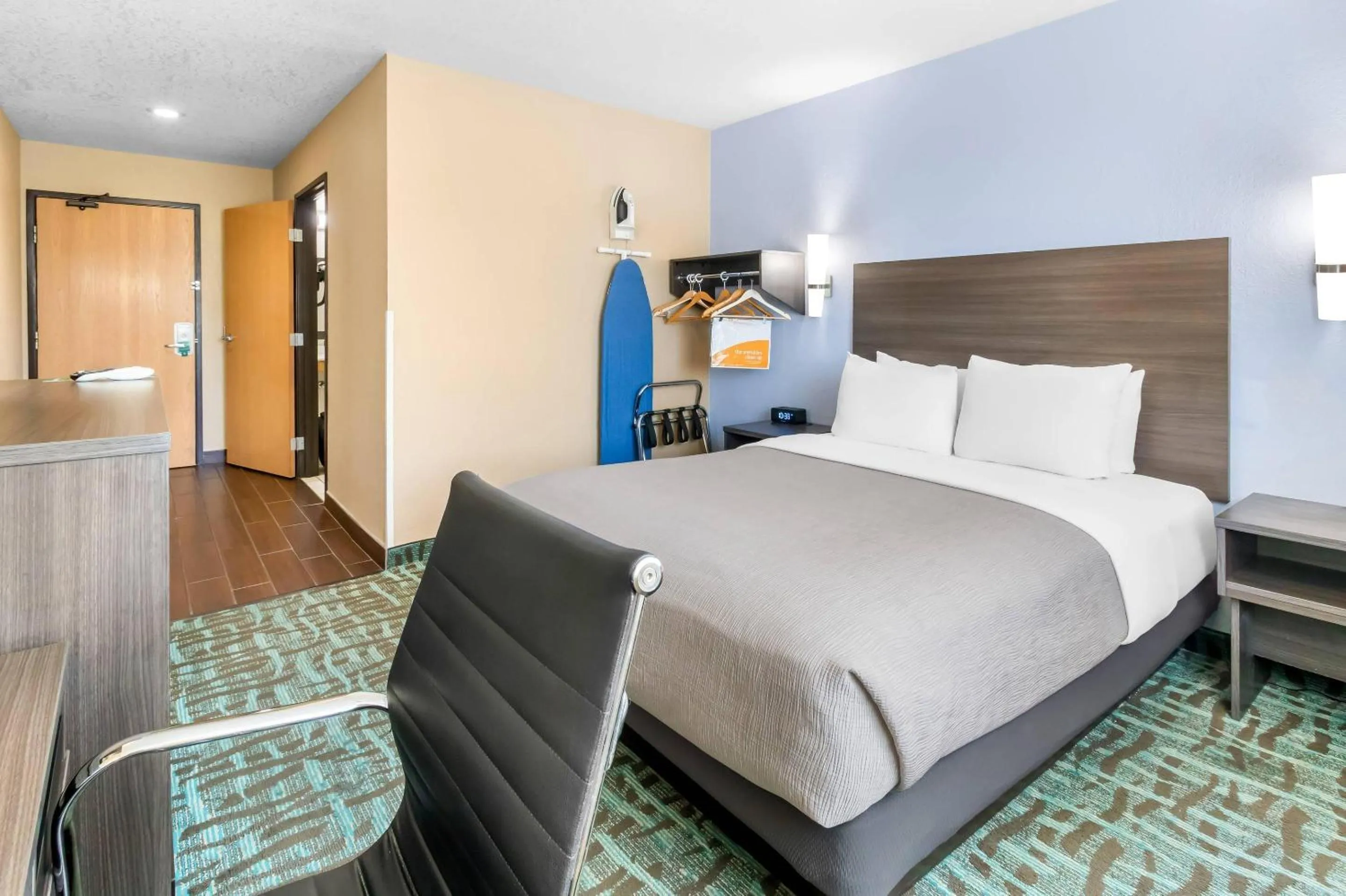 Bedroom, Bed in Quality Inn Johnstown