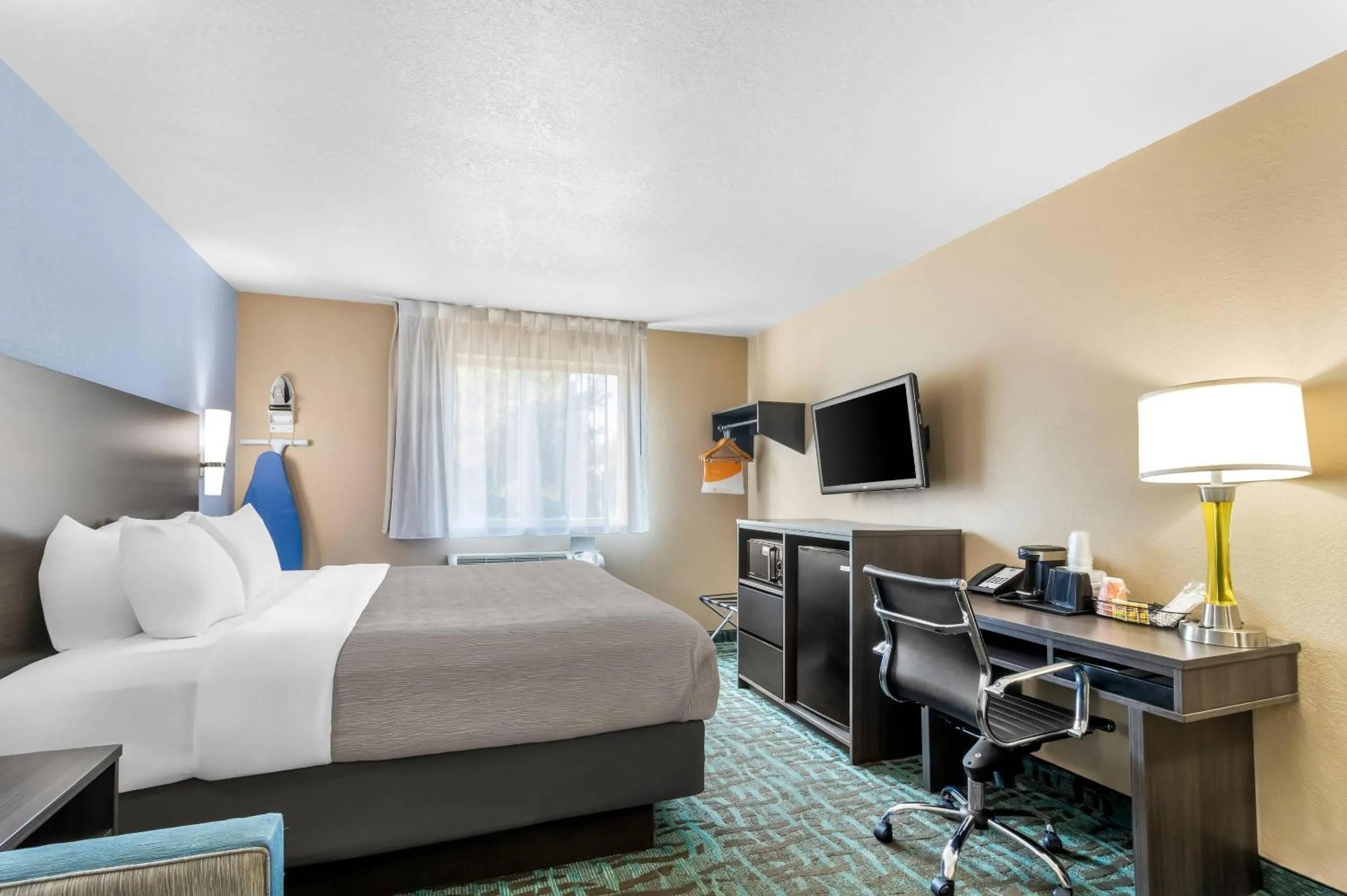 Bedroom, Bed in Quality Inn Johnstown