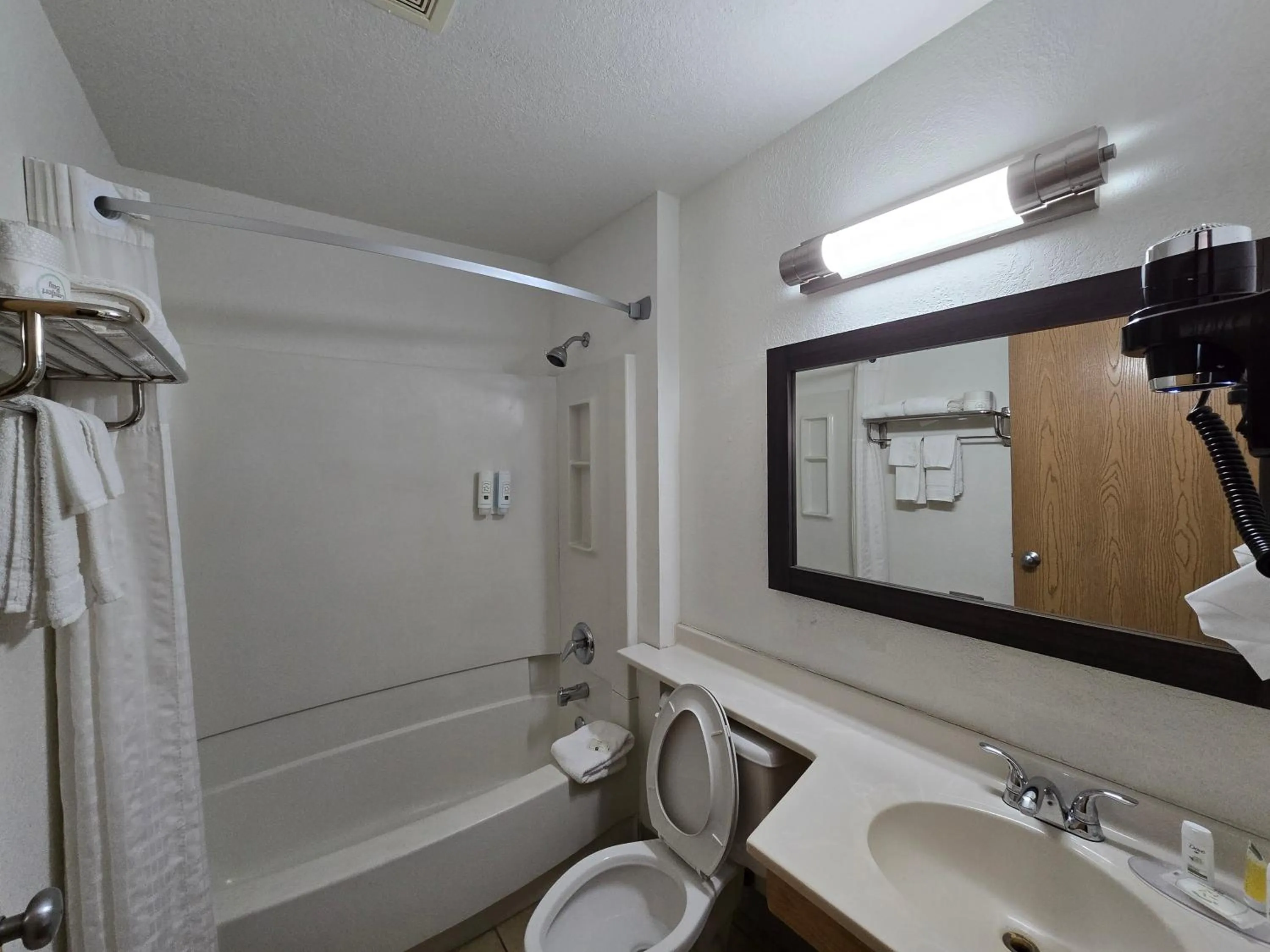 Shower in Quality Inn Johnstown