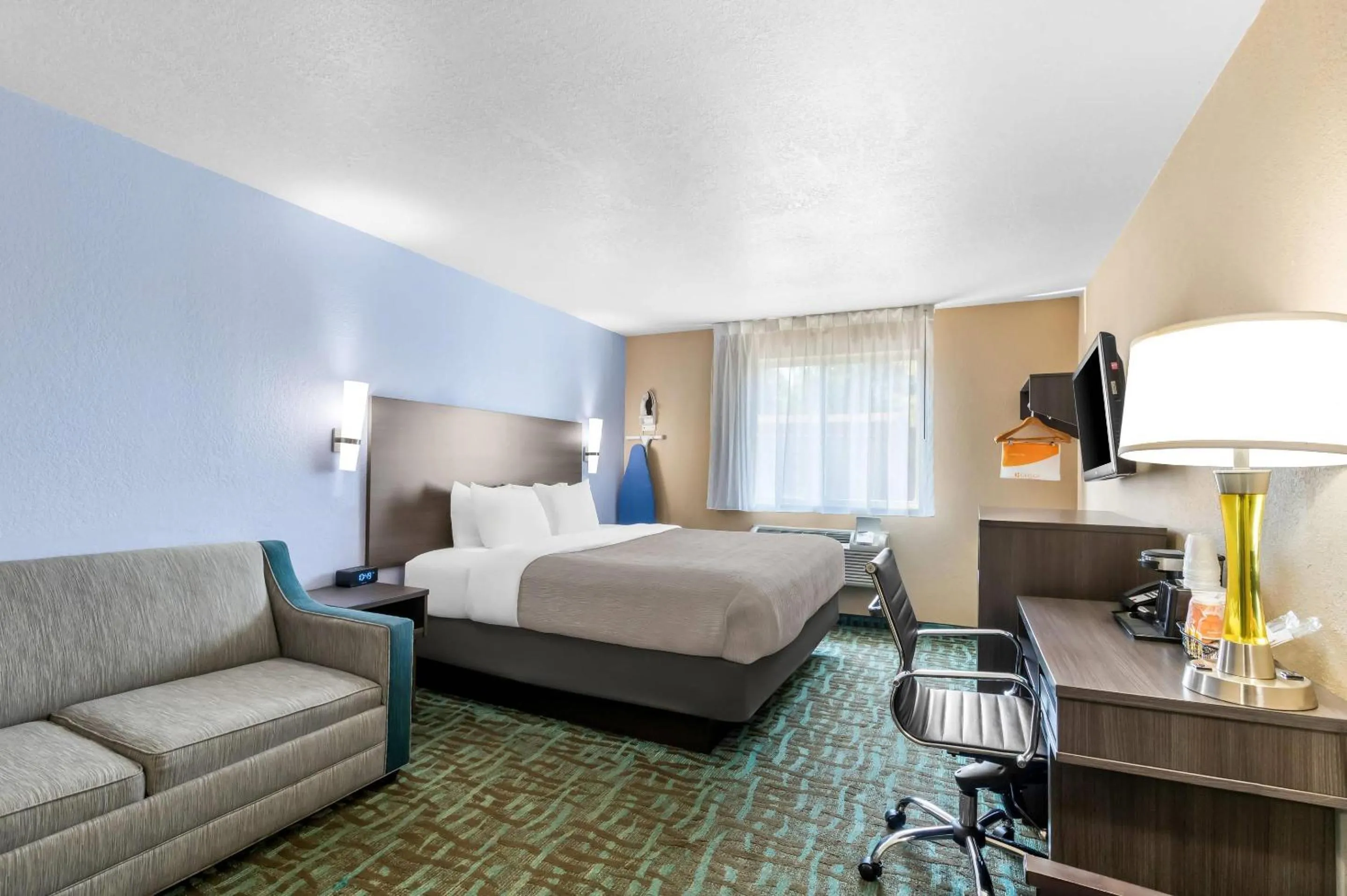 Bedroom, Bed in Quality Inn Johnstown