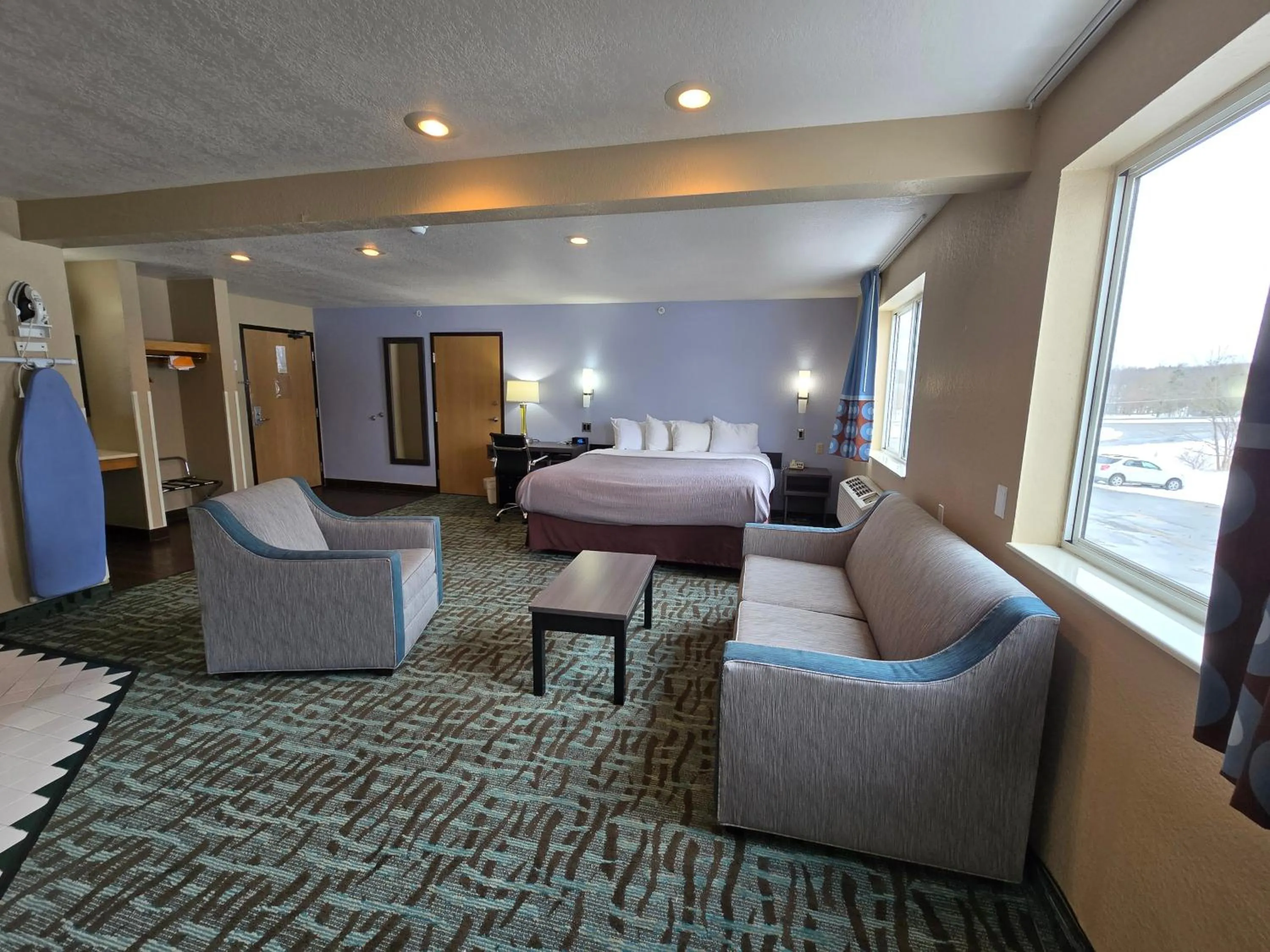 Photo of the whole room, Bed in Quality Inn Johnstown