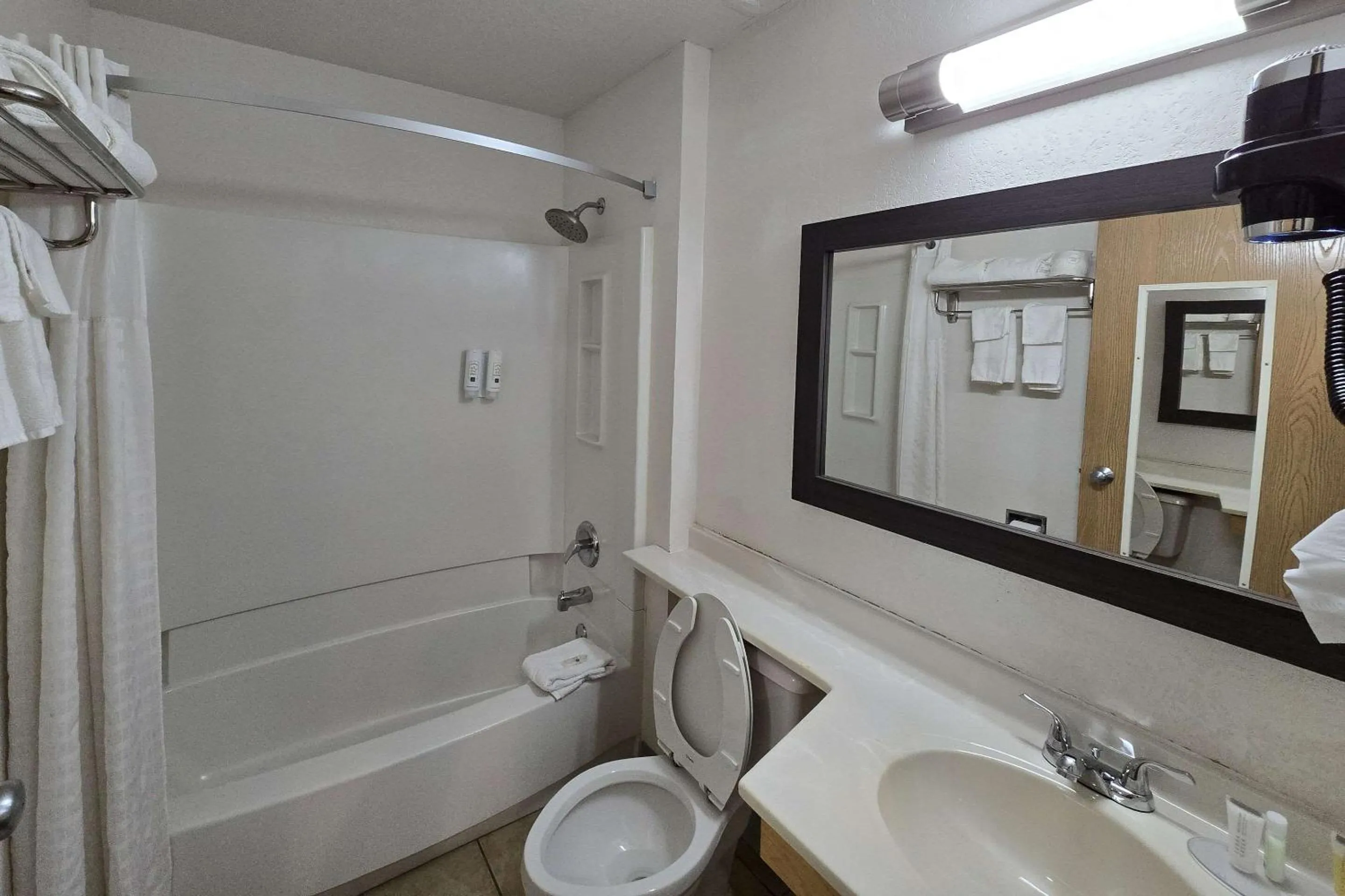 Bedroom in Super 8 by Wyndham Johnstown