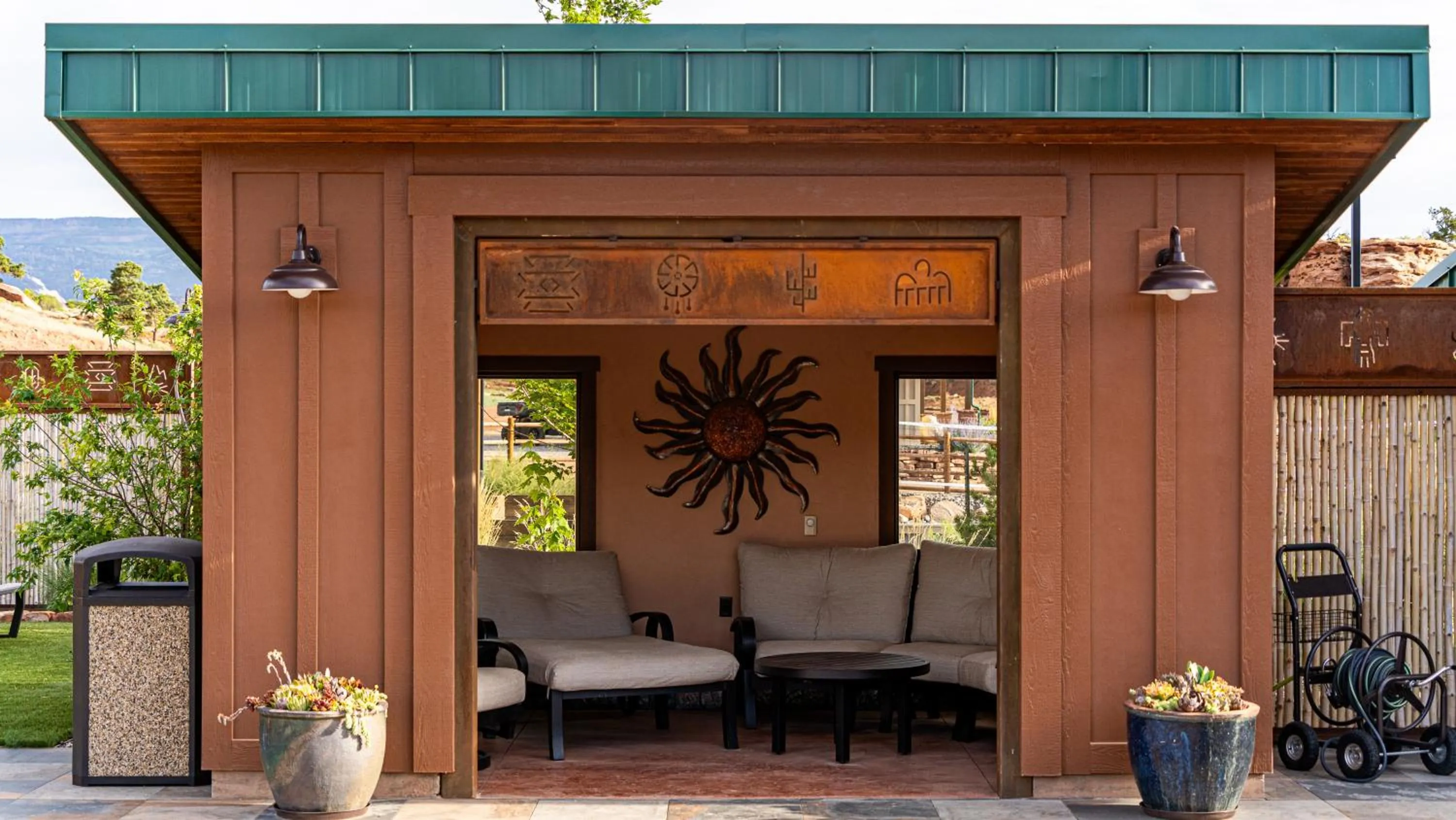 Swimming pool in Cougar Ridge Resort
