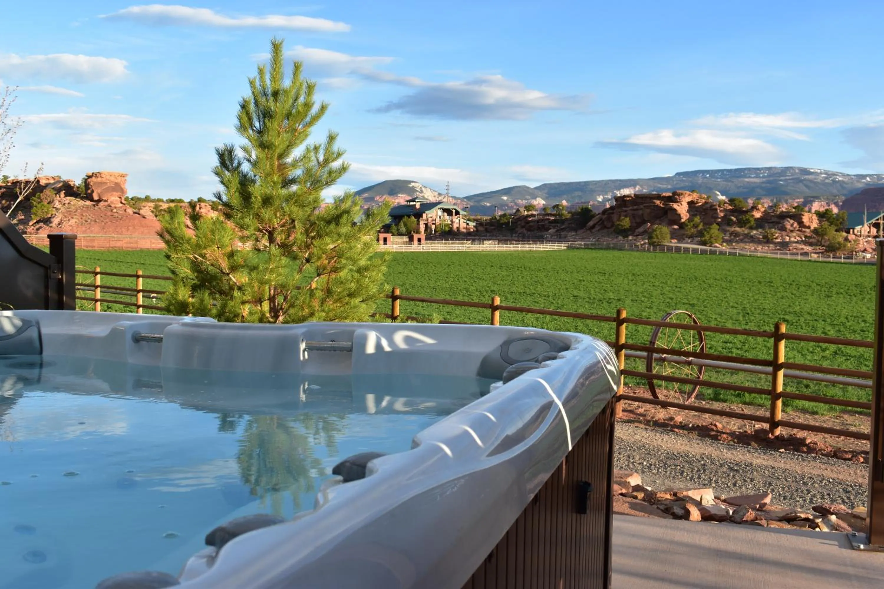 Hot Tub in Cougar Ridge Resort