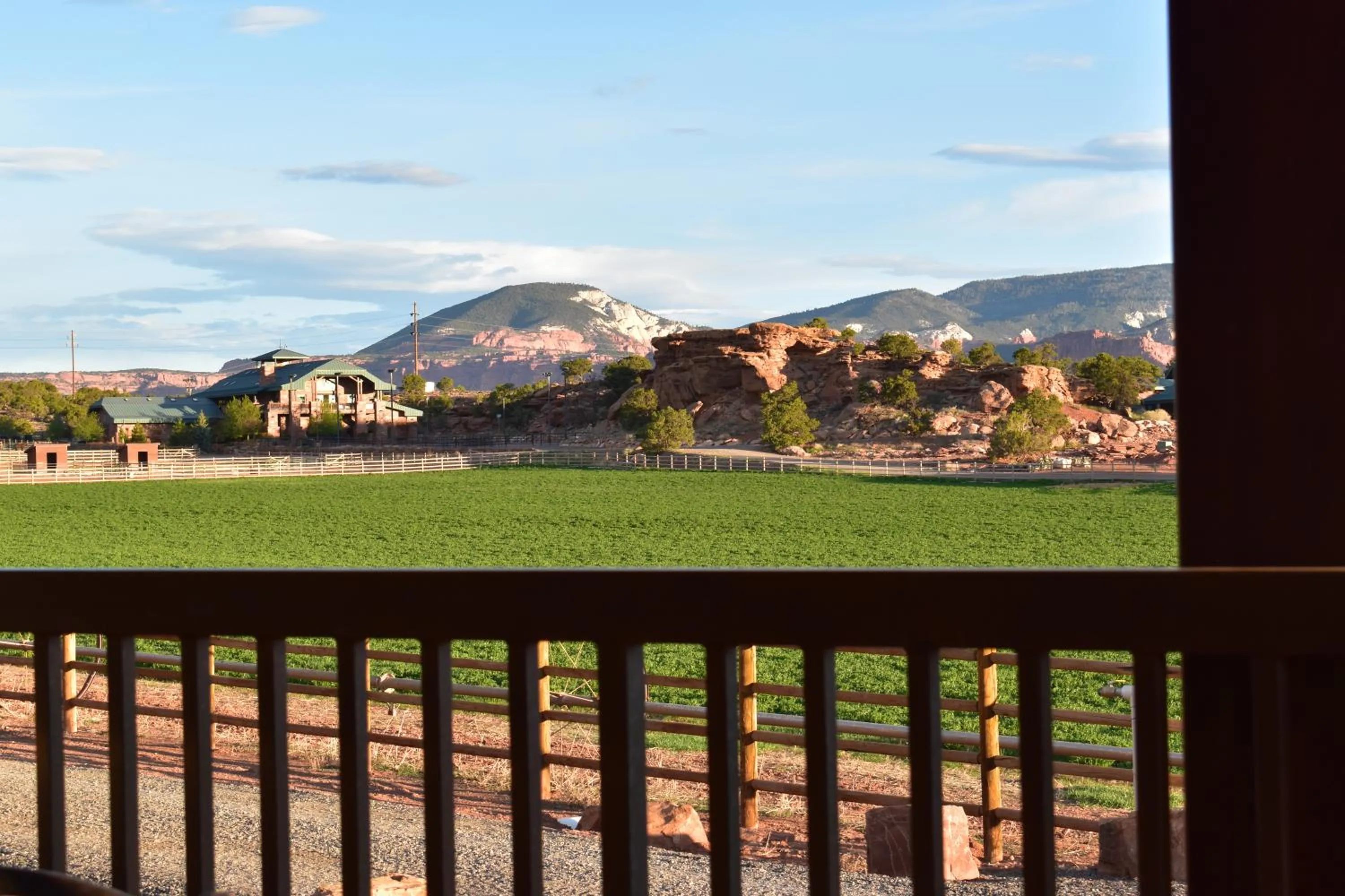 Day in Cougar Ridge Resort