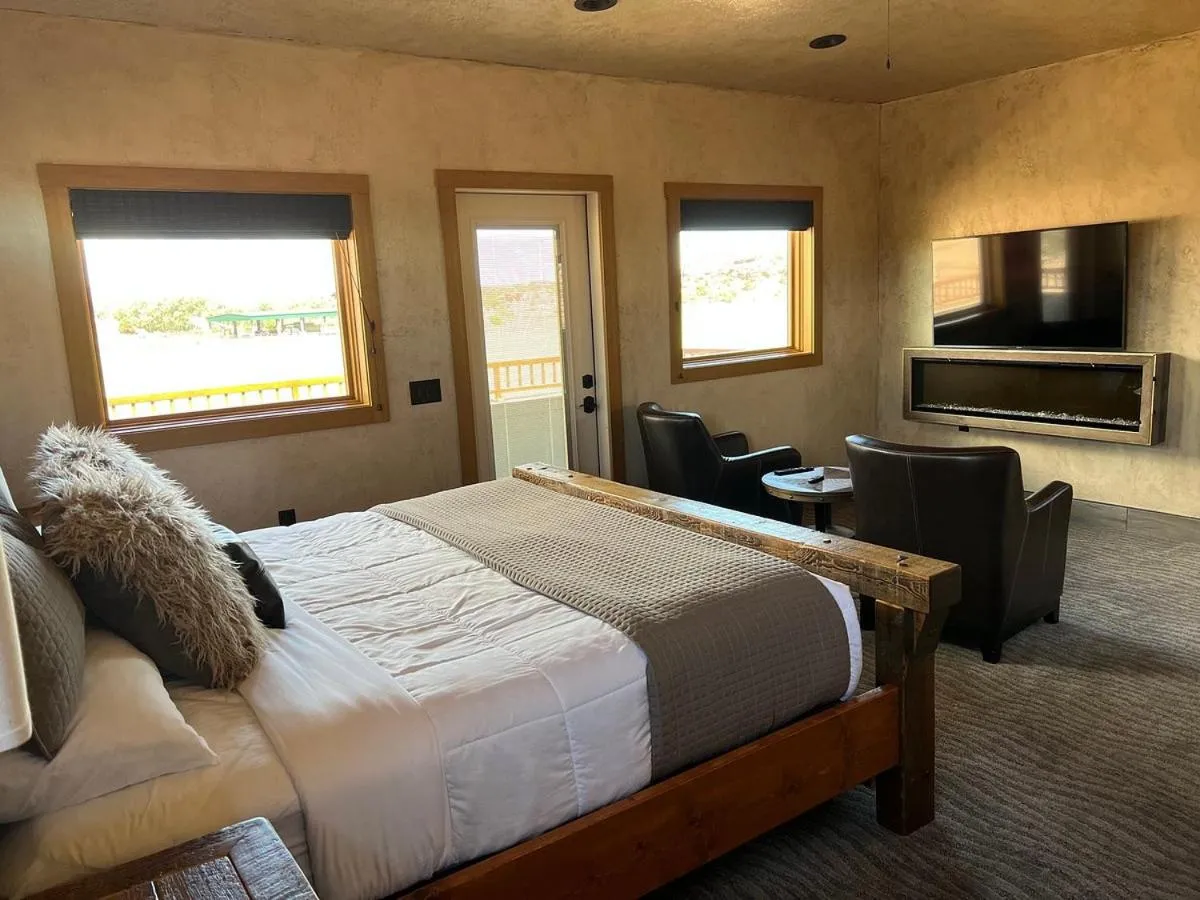 Bed in Cougar Ridge Resort