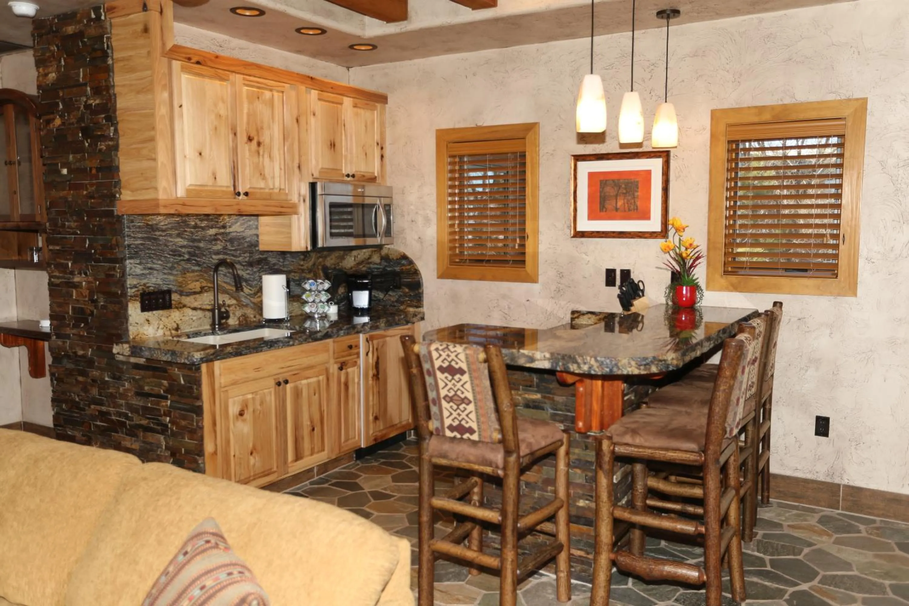 Coffee/tea facilities in Cougar Ridge Resort
