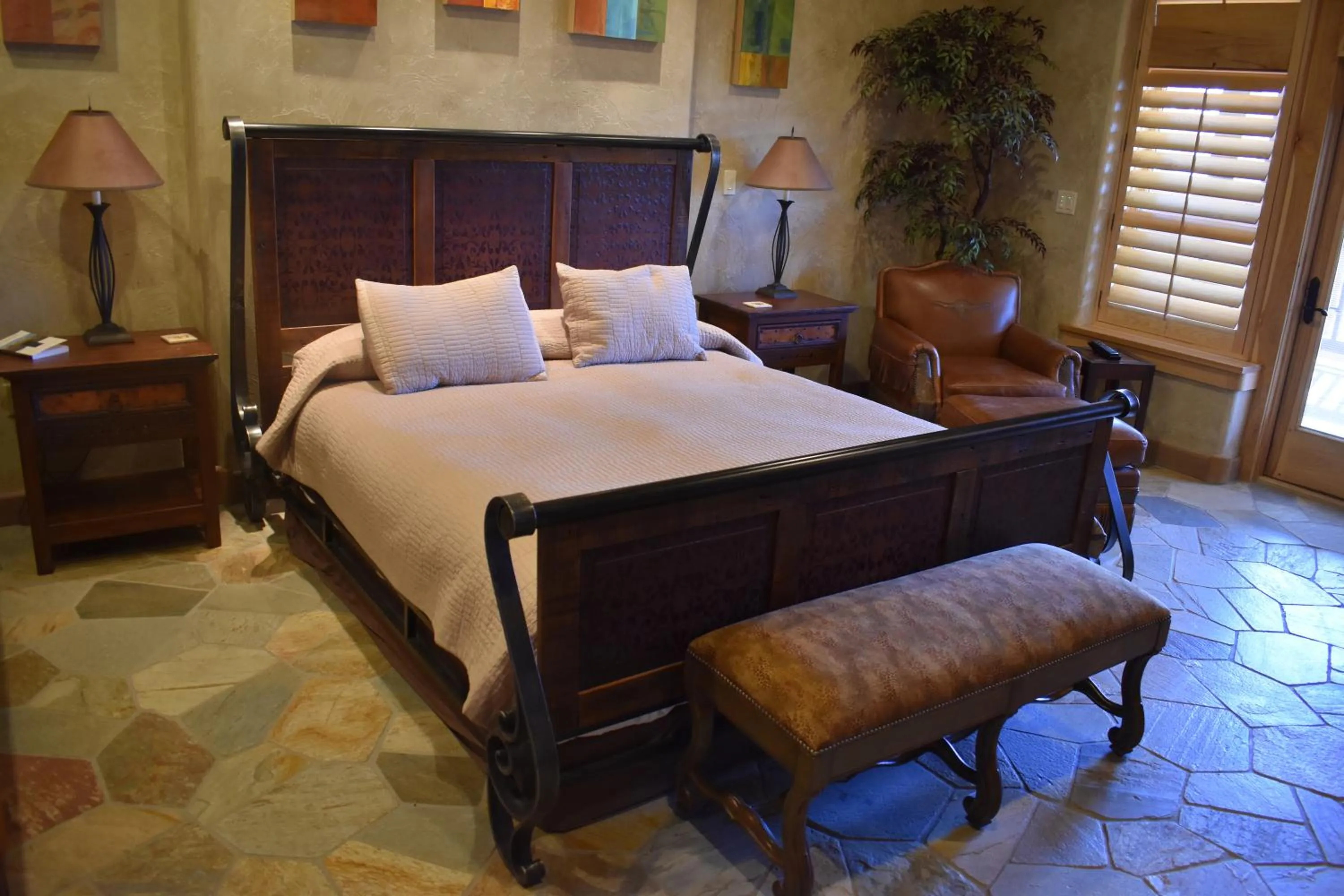 Bed in Cougar Ridge Resort