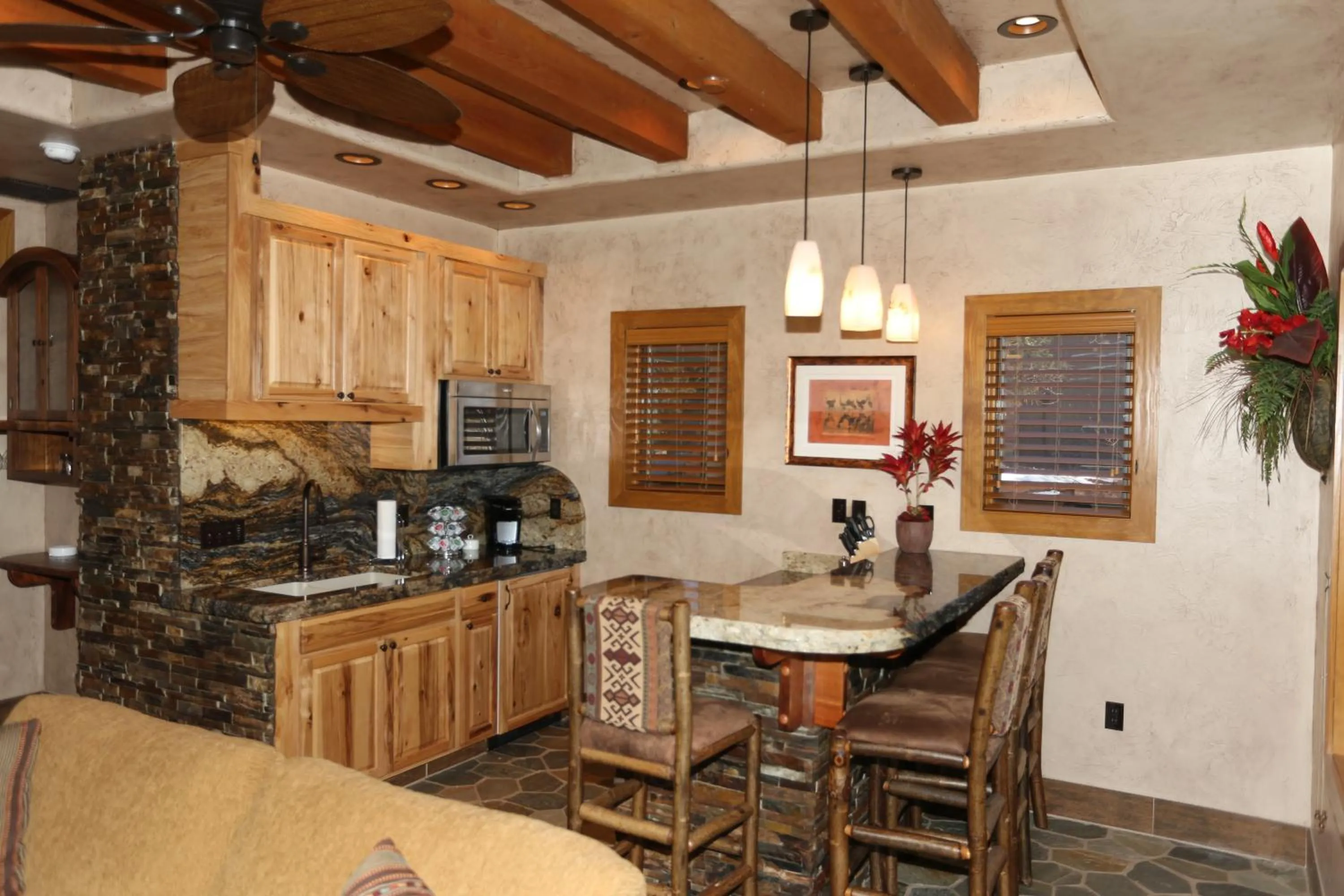 Kitchen or kitchenette in Cougar Ridge Resort