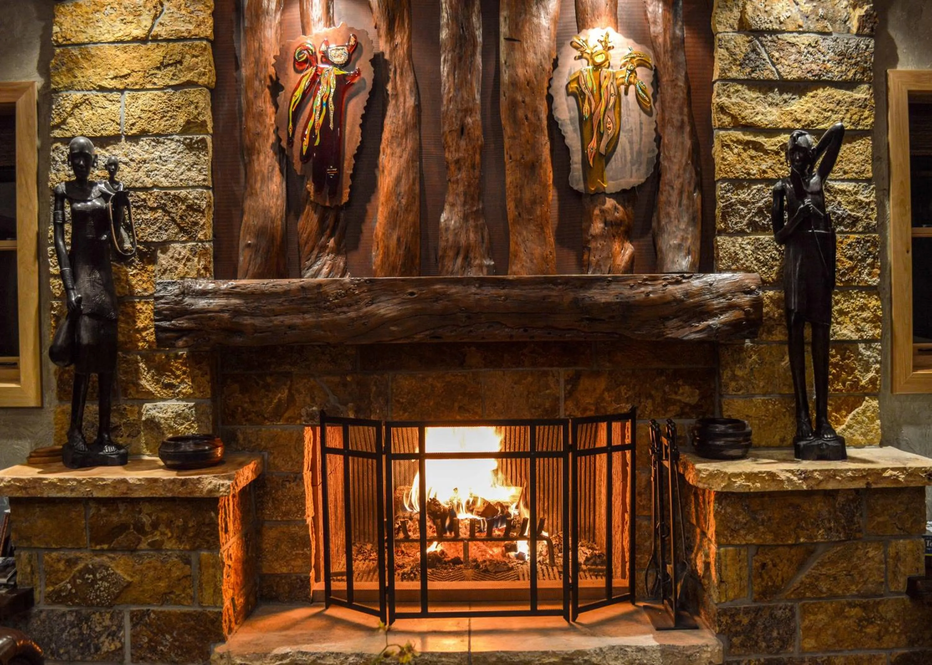 Property building in Cougar Ridge Resort