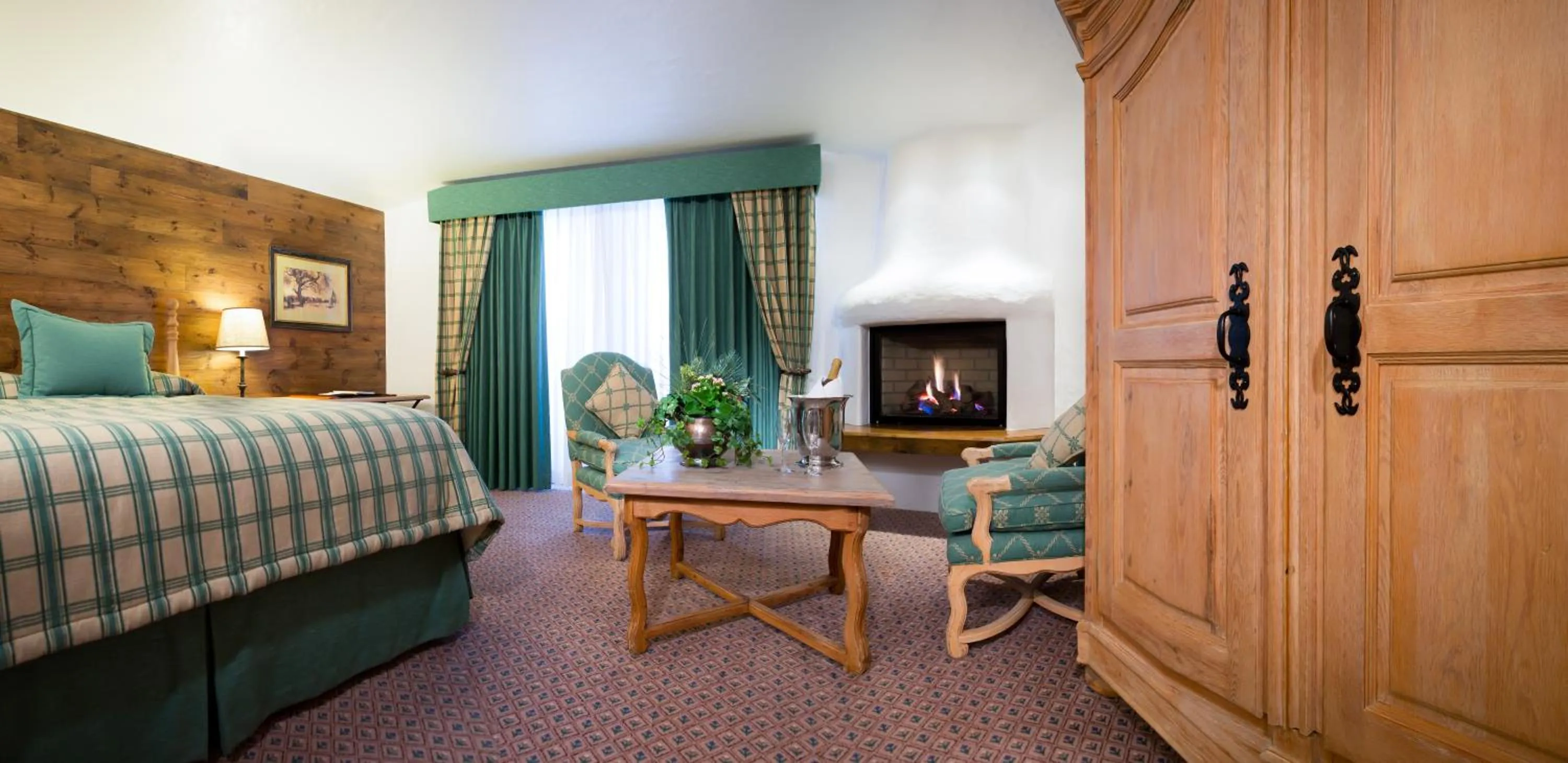 Photo of the whole room, Bed in Sonnenalp