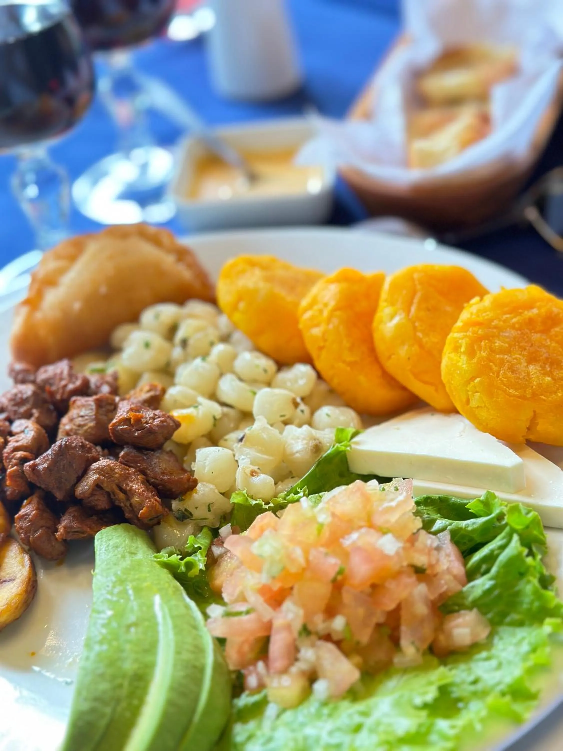 Restaurant/places to eat in Hostería Hacienda Pinsaqui