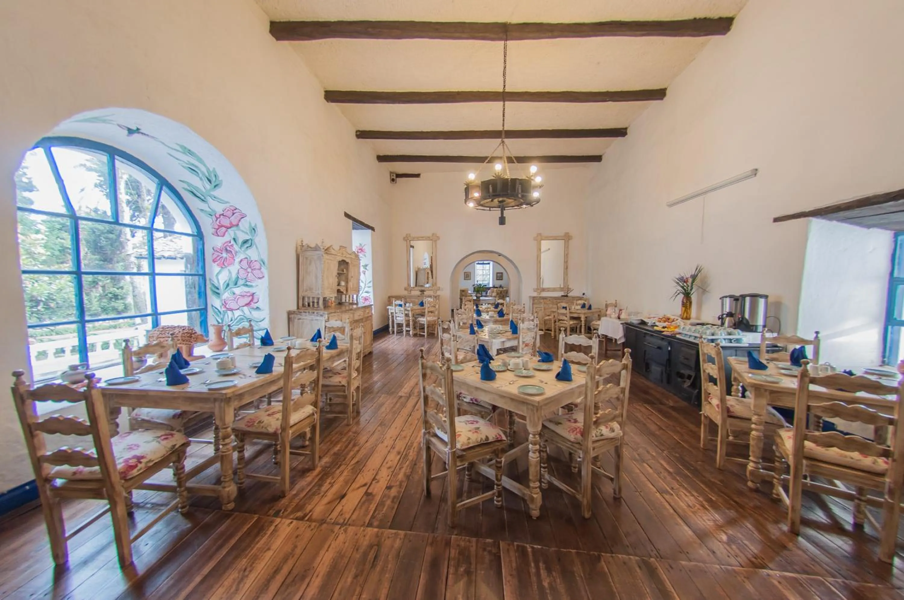 Restaurant/places to eat in Hostería Hacienda Pinsaqui