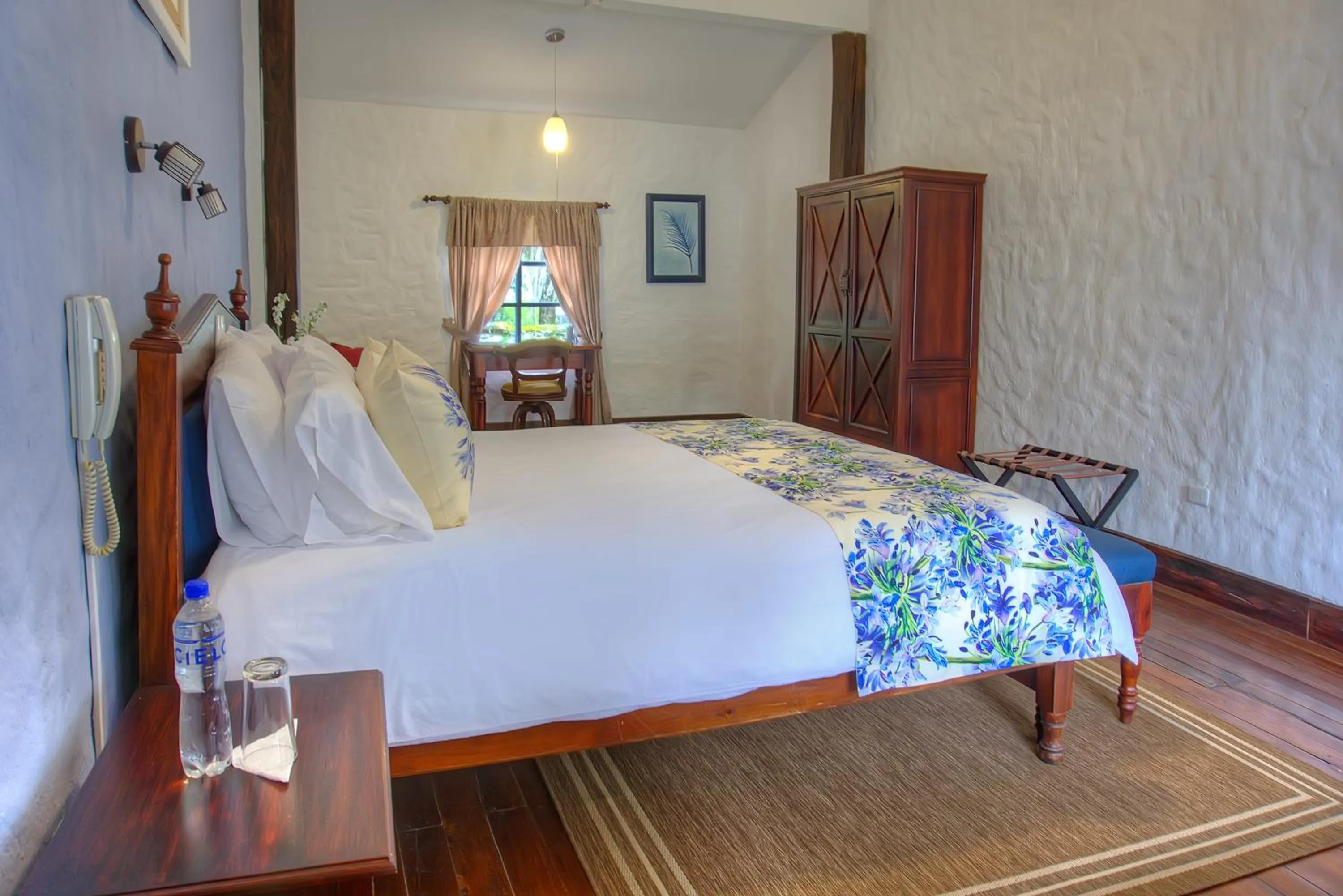 Bed in Hostería Hacienda Pinsaqui