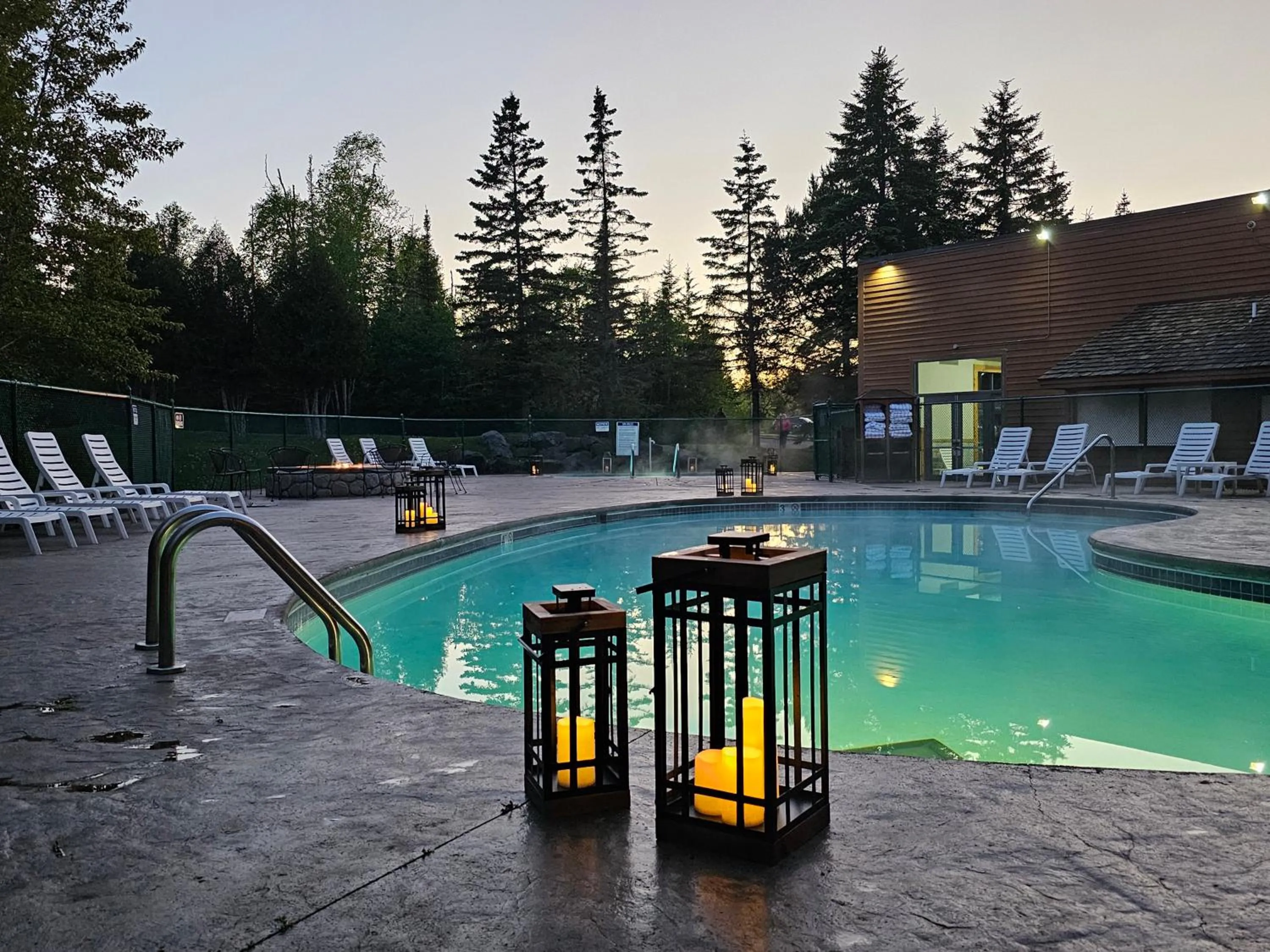Swimming pool in Superior Shores Resort